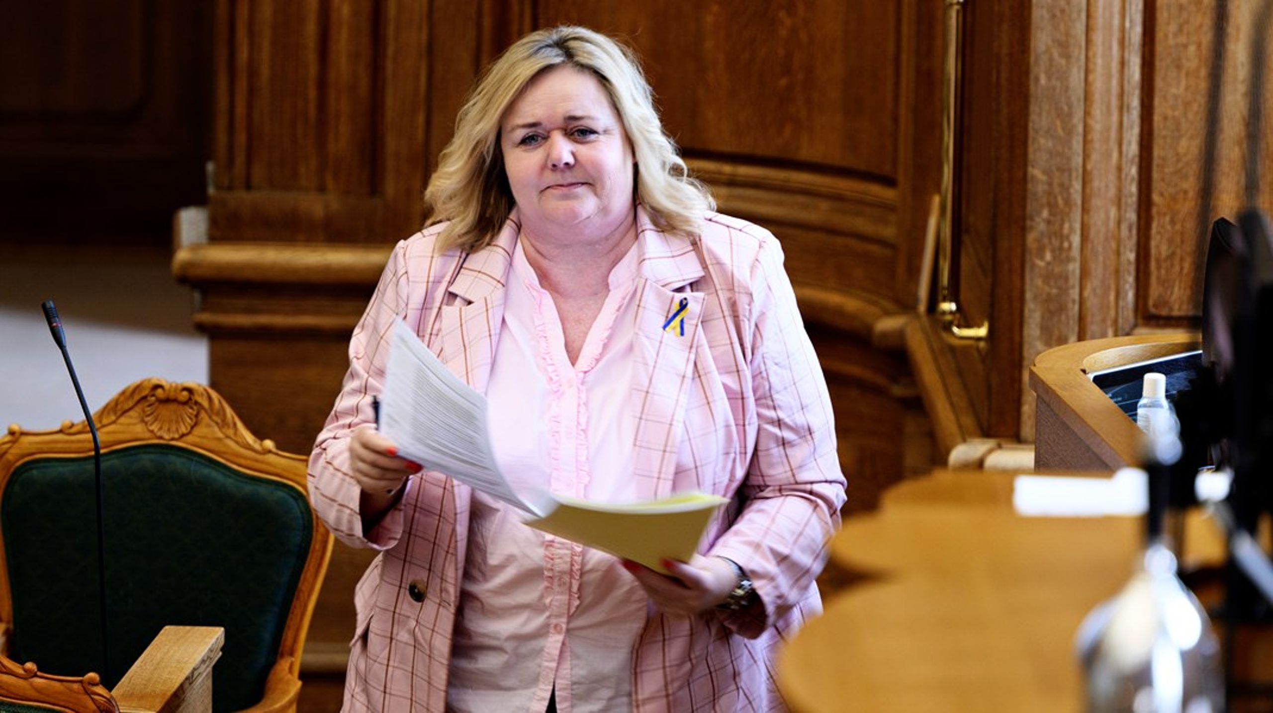 Til samfundskagedyst på Folkemødet kan man blandt andet møde erhvervsordfører Mona Juul (K). "Når man bager kage, så kan man ikke gøre det på slump&nbsp;–&nbsp;man er nødt til at følge en opskrift, et budget, om du vil," siger hun.