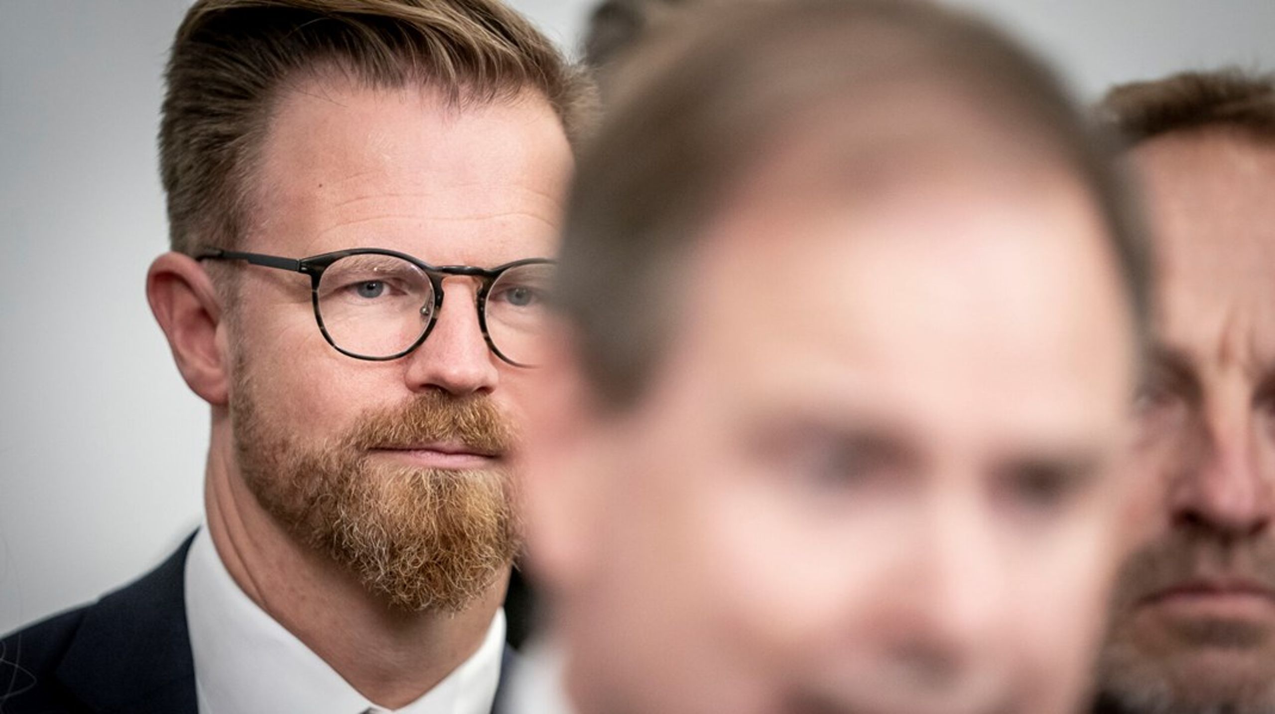 Ifølge Socialdemokratiets finansordfører Benny Engelbrecht mangler der bedre data for klimaaftrykket af de offentlige indkøb, inden der eventuelt vil kunne tages stilling til reduktioner.<br>