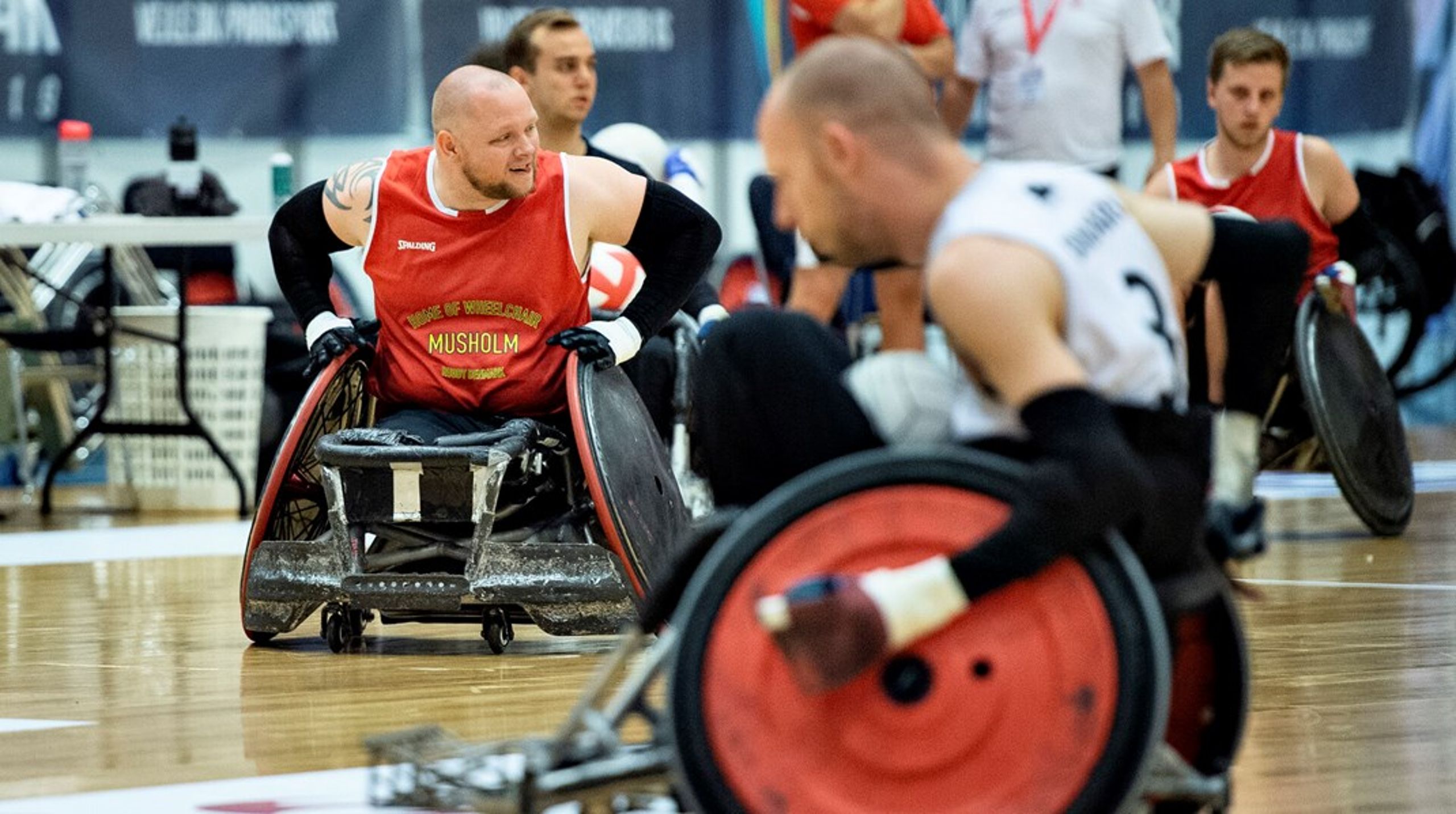 Mark Peters fra det danske landshold i kørestolsrugby træner i DGI Huset i Vejle i august 2019.&nbsp;Inklusion skal italesættes som en meningsfuld indsats, der kan skabe værdi - ikke kun for mennesker med handicap, men også for samfundet, skriver Mie Maar Andersen.