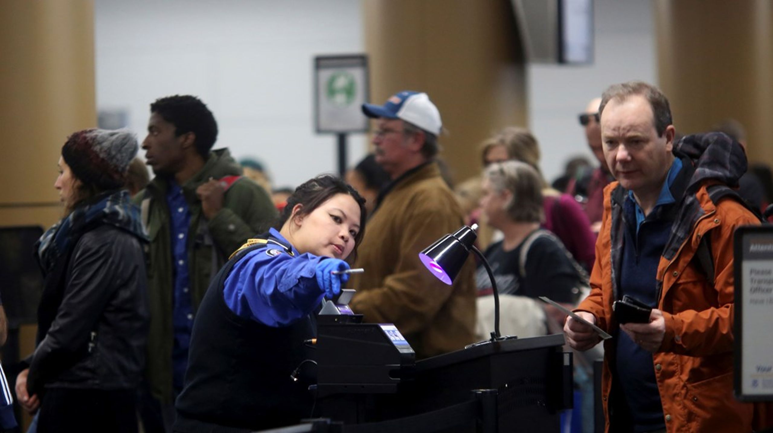 Dansk erhvervsliv drømmer om, at topchefer og andre forretningsrejsende kan springe de amerikanske lufthavnskøer over, når de flyver ind for eksempelvis konferencer og forretningsmøder. Arkivfoto.&nbsp;