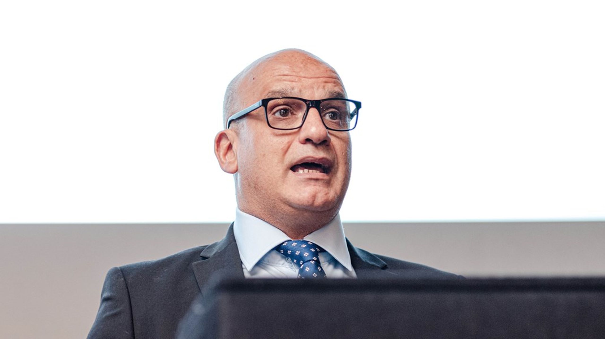 Amirahmadi&nbsp;har været ansat i Arla Foods UK i mere end 20 år, de seneste fem som administrerende direktør.