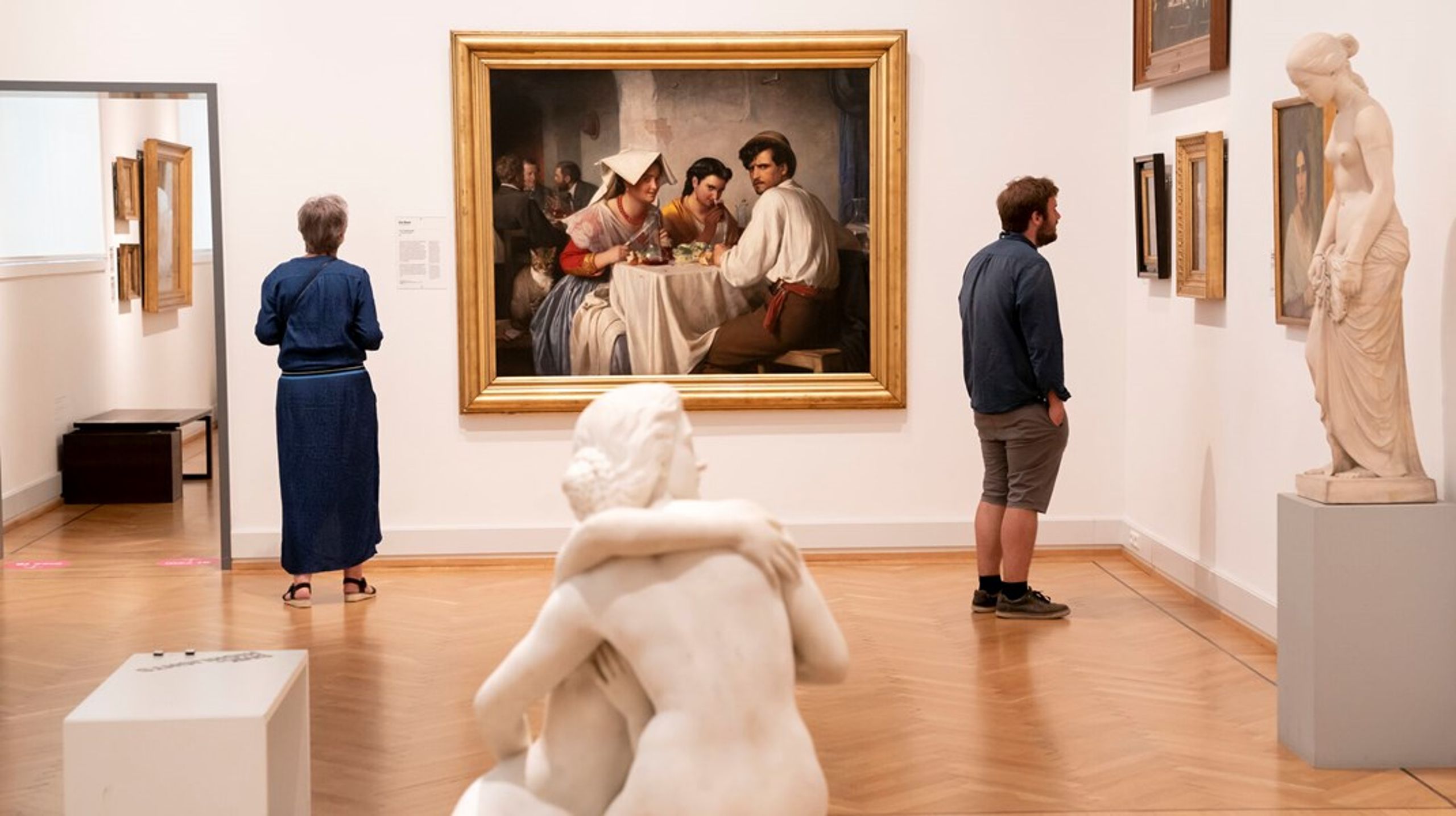 Selvom museerne i dag er offentligt tilgængelige for alle, så kan det føles uvedkommende eller uoverskueligt for mange at besøge dem, skriver bestyrelsen for&nbsp;Foreningen Kunst og Mental Sundhed.