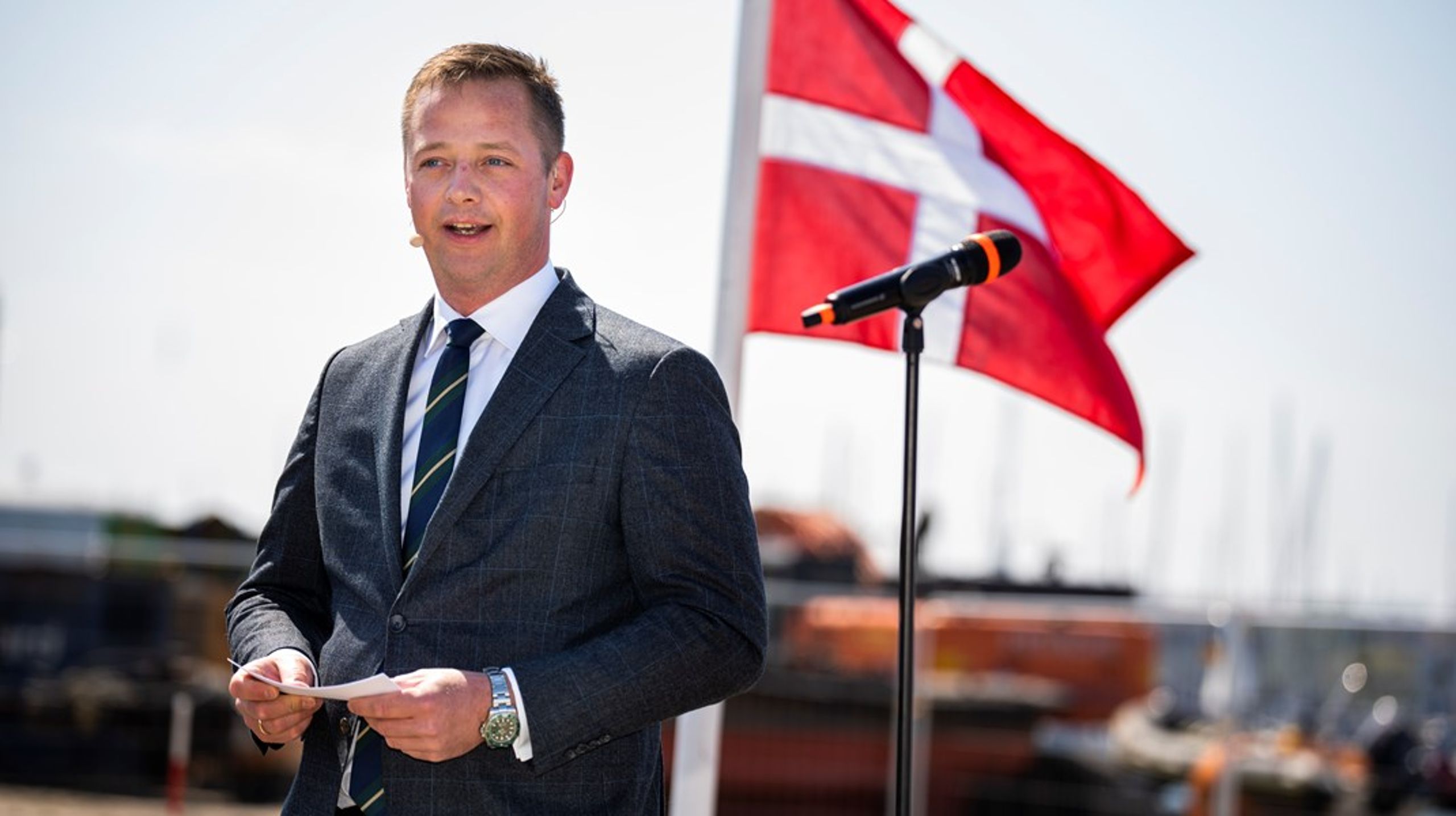 Transportminister Thomas Danielsen (V) har sammen med skatteminister Jeppe Bruus (S) stået i et politisk stormvejr under lovbehandlingen af den nye afgift på lastbiltrafik.&nbsp;