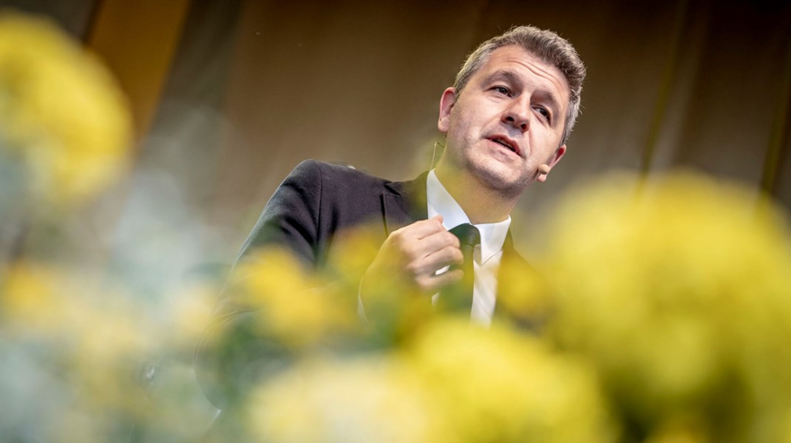"Det dummeste, Putin kunne gøre, var at angribe Ukraine," fortæller den franske ambassadør i København, Christophe Parisot.