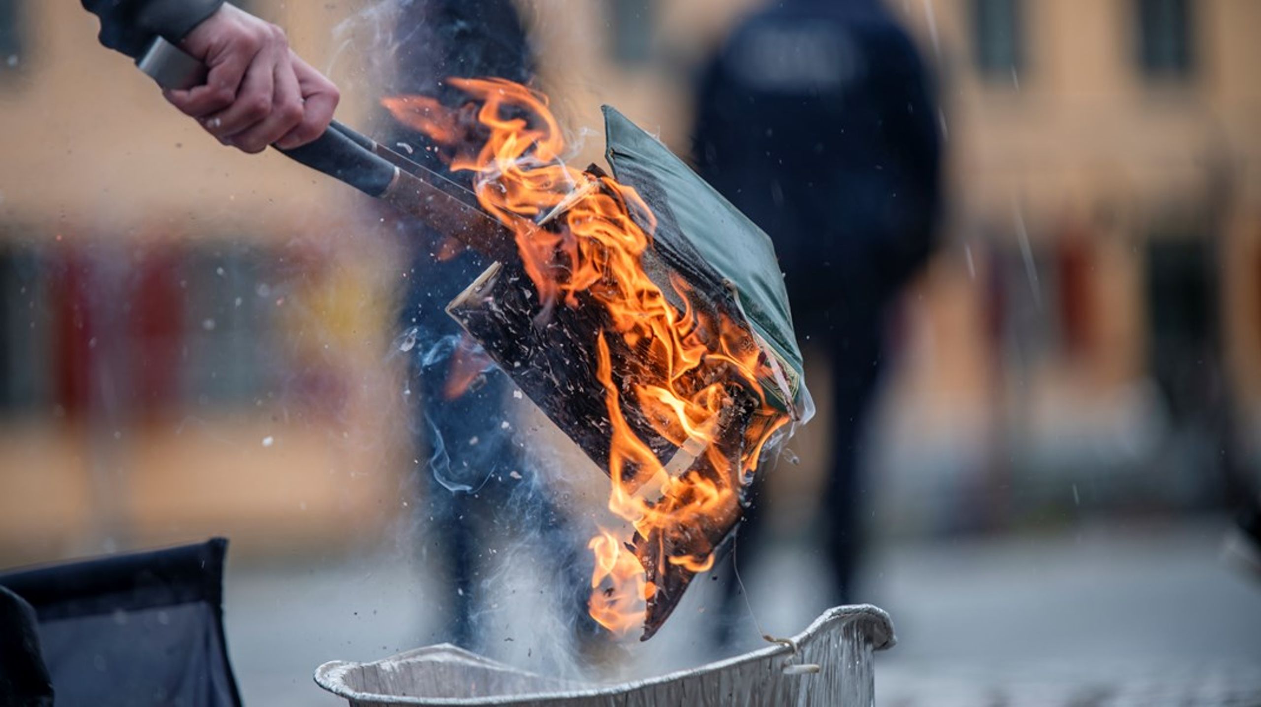 Da Folketinget afskaffede blasfemiparagraffen i 2017, gjorde de&nbsp;det lovligt at afbrænde koraner. Den beslutning lå da også i lige forlængelse af den tids generelle stemning i udlændinge- og værdidebatten.