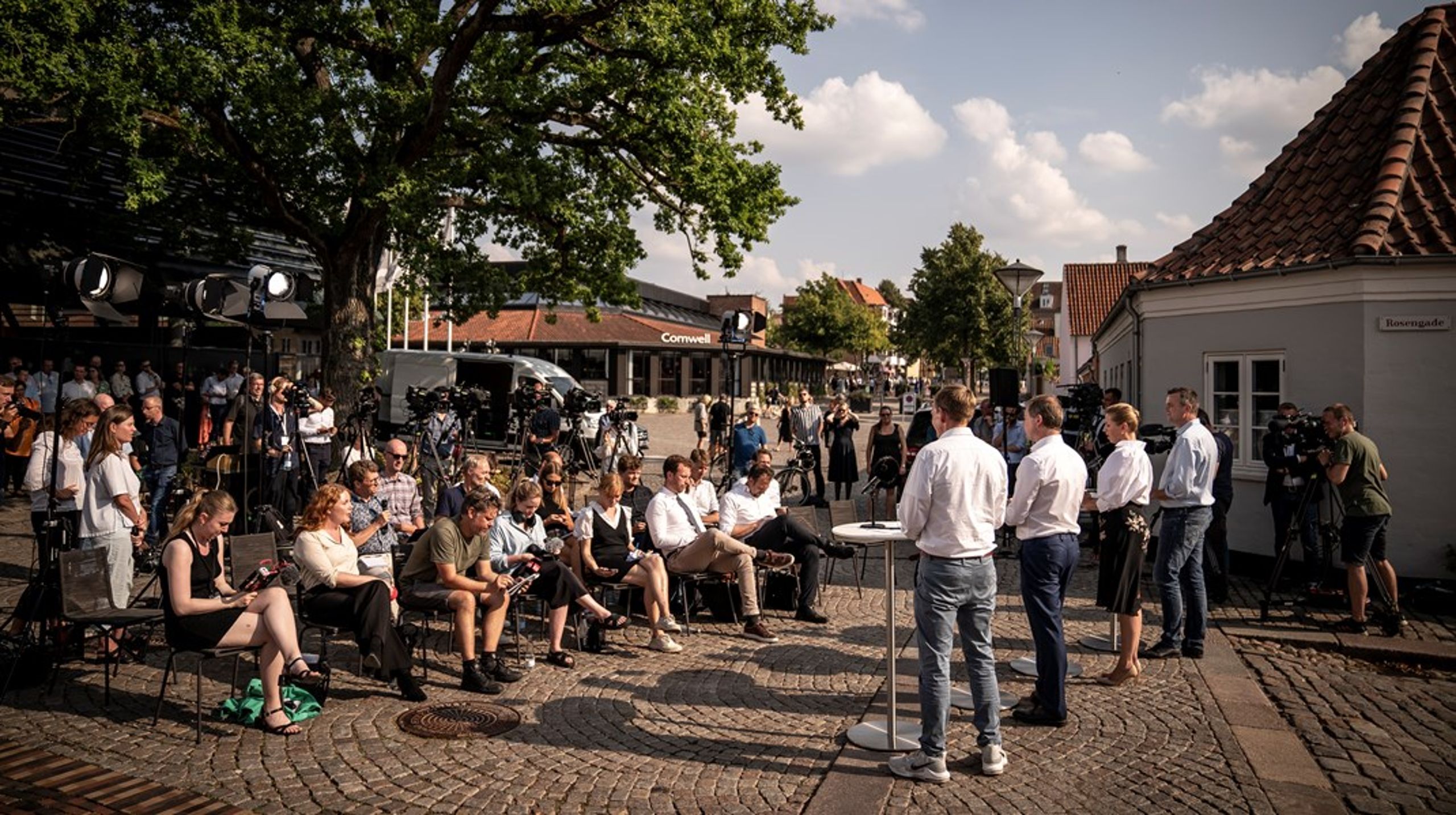 Traditionen tro afholder partierne pressemøde i forbindelse med deres sommergruppemøder.