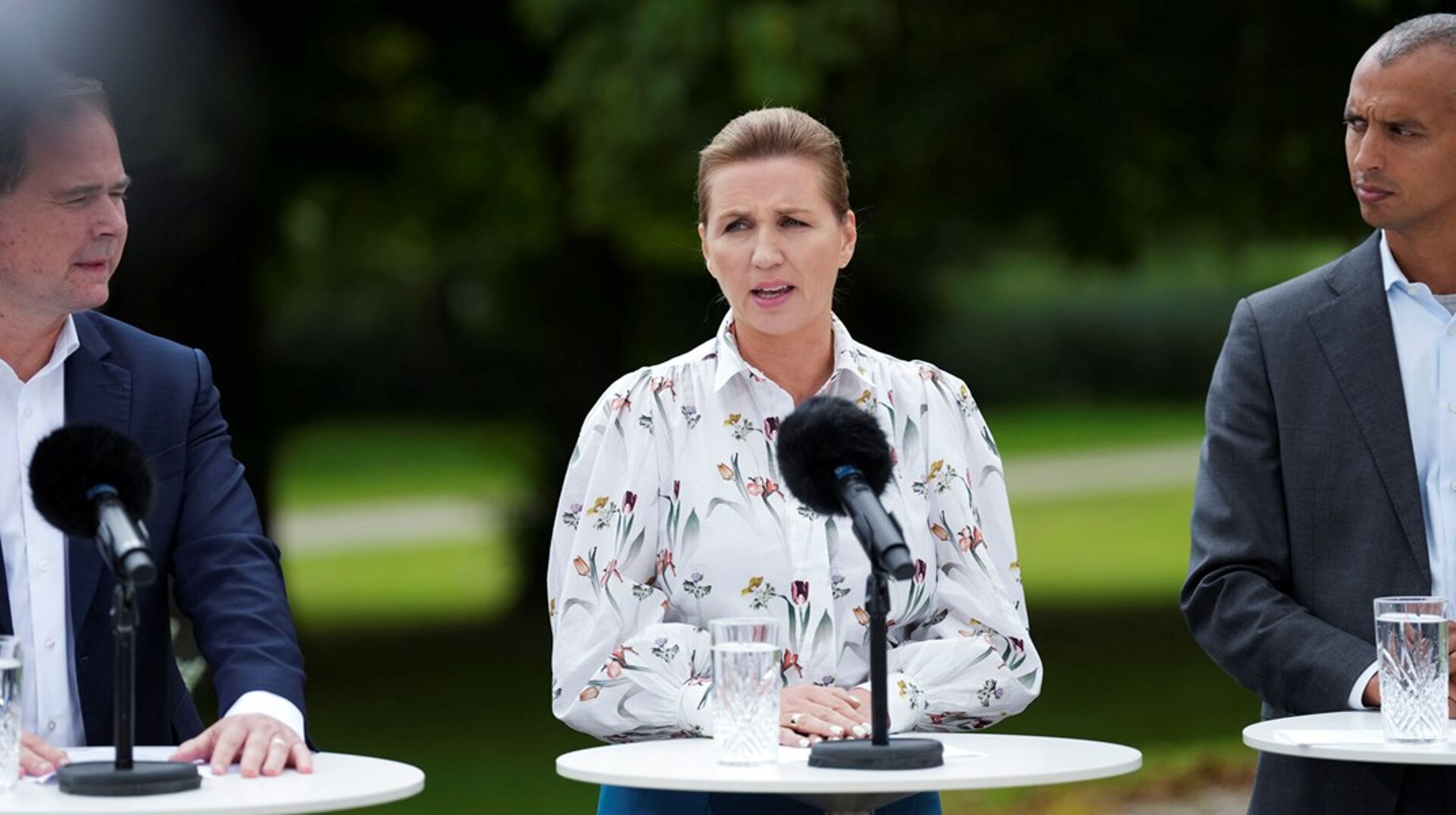 Når forsvarsforliget skal implementeres, er det med statsministeren tillid, siger hun på et pressemøde i forbindelse med Socialdemokratiets sommergruppemøde i Horsens.&nbsp;