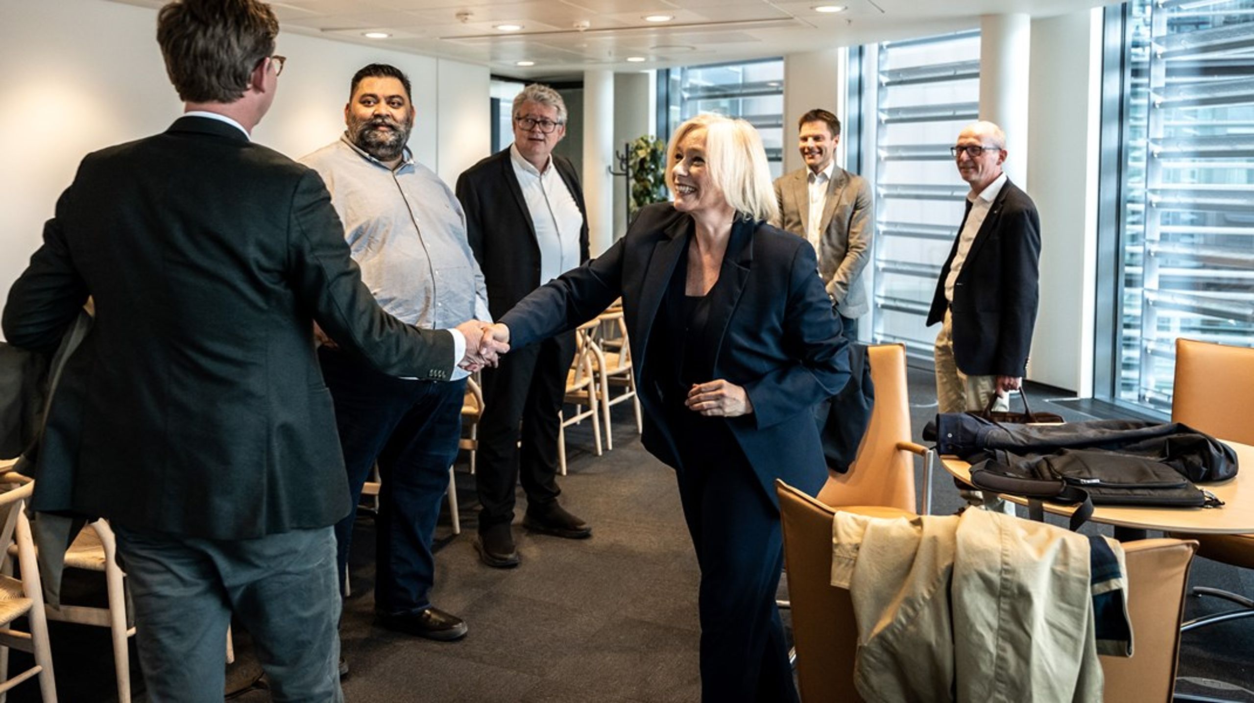 Henriette Kjær til møde&nbsp;mellem&nbsp;ministre&nbsp;og transportbranchen i maj 2023.