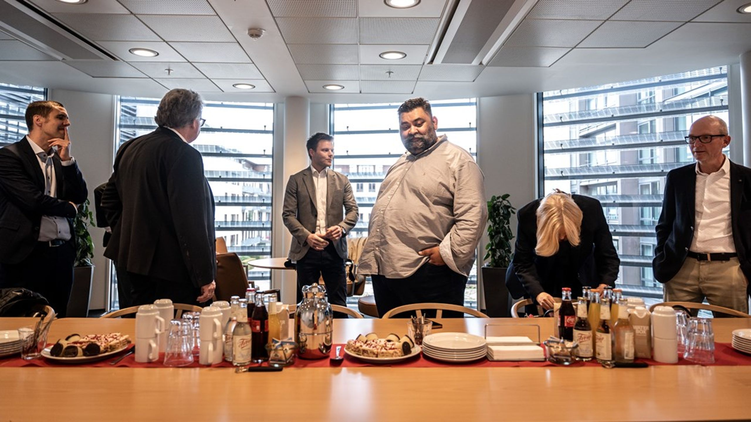 Transportbranchens spidser var tirsdag til møde med regeringen for at præsentere ønsker til, hvordan regeringen skal understøtte omstillingen af vognmandserhvervet. Her er de fotograferet under et møde om de store lastbildemonstrationer i april.&nbsp;