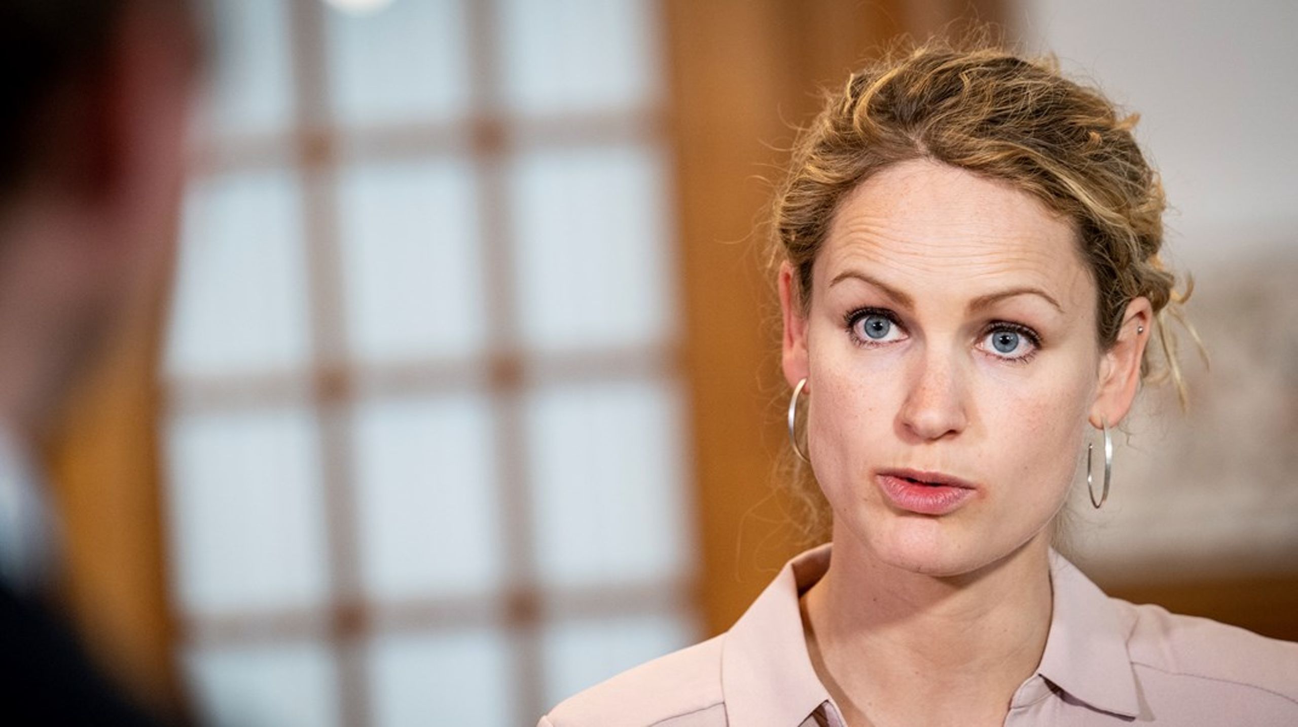 "'Det bliver da svært at koncentrere sig, når du har den skjorte på," sagde en minister ifølge Pernille Skipper i et forhandlingslokale, da den nu forhenværende EL-frontfigur sad i Folketinget.