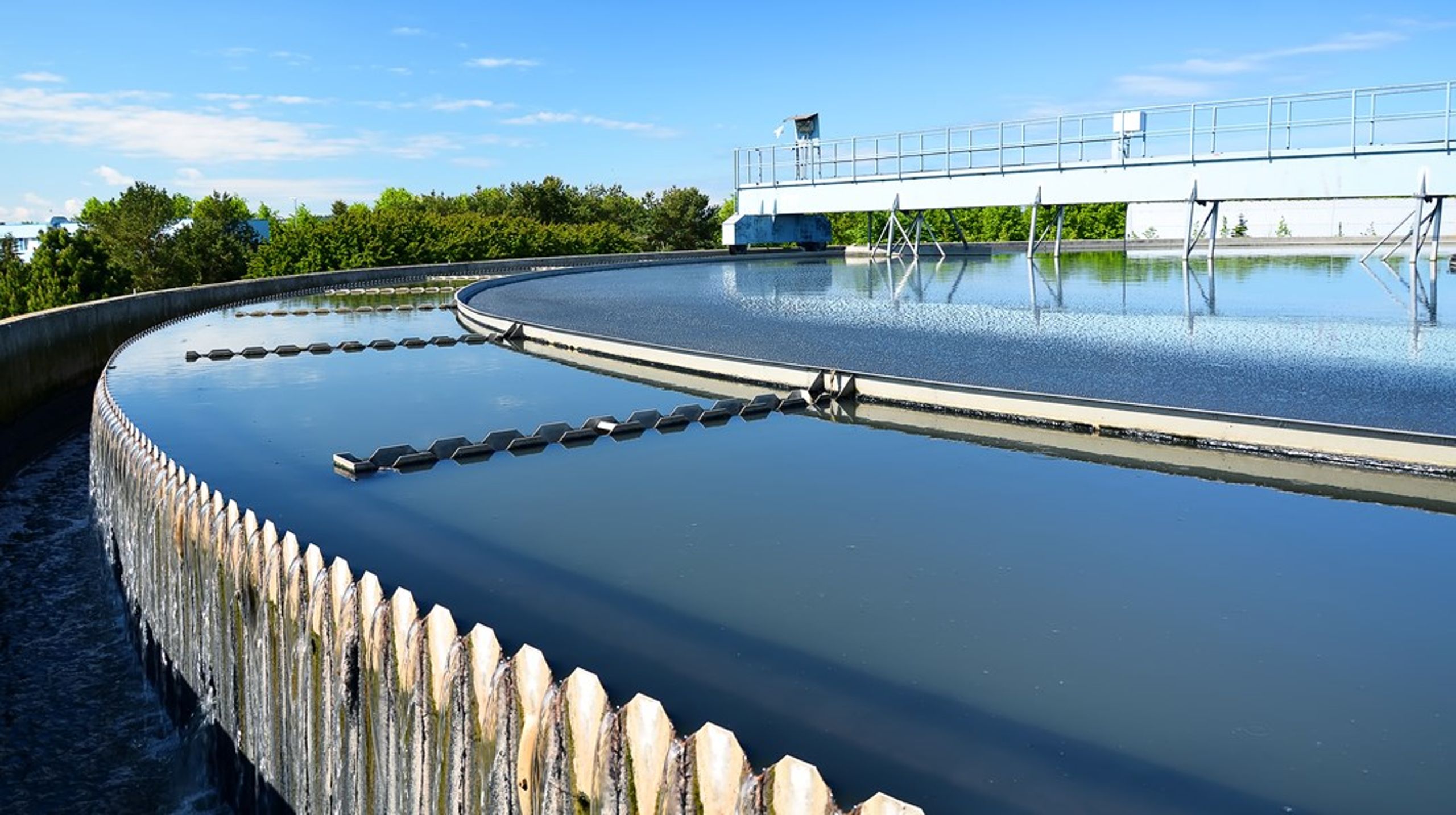 Medicinrester og kosmetik skal ud af det europæiske spildevand. Men hvem skal betale?