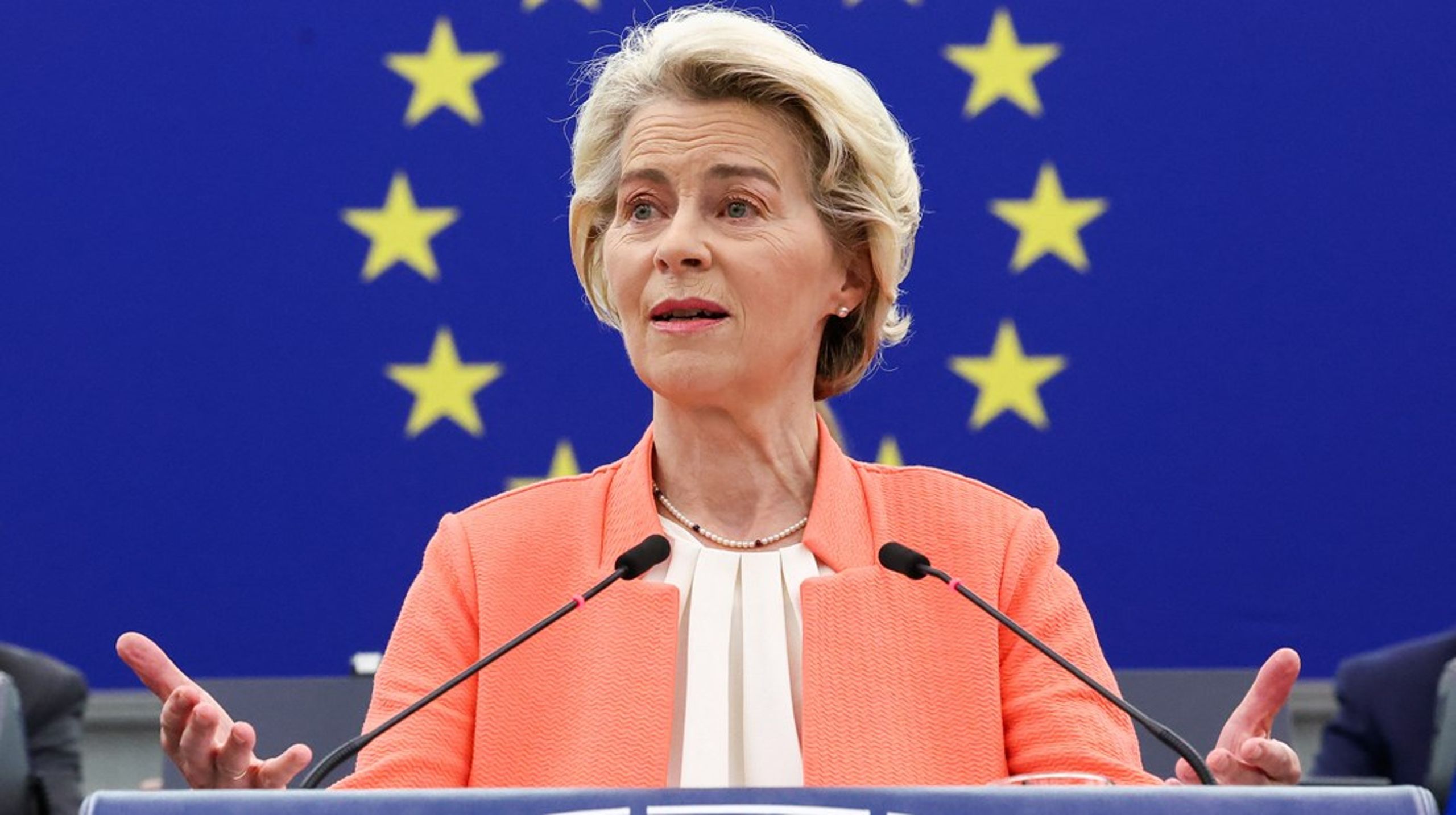 I sin&nbsp;State of the European Union-tale tidligere i år nævnte Ursula von der Leyen, at både budgetter og institutioner i EU skal forberedes på en udvidelse med blandt andre Ukraine. Ifølge&nbsp;Calle Håkansson viser Kommissionens ageren i krigen mellem Ukraine og Rusland, hvordan den har indtaget en mere aktiv rolle.