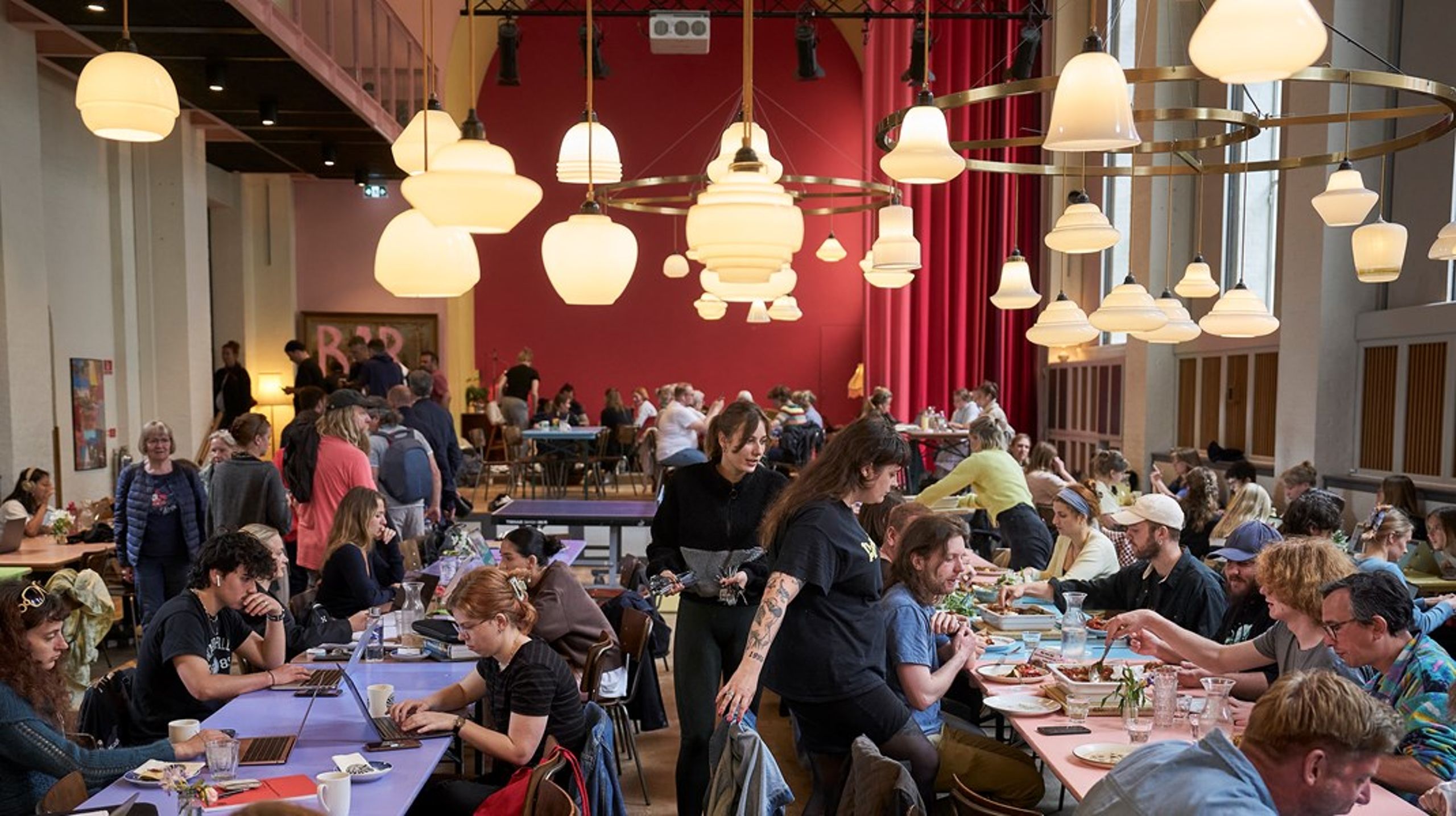 Den Kulturpolitiske redegørelse, som Kulturminister Jakob Engel-Schmidt sendte på gaden 11. maj, indeholder flere væsentlige perspektiver, herunder om bredden i Kulturhusenes borgerinddragende aktiviteter.&nbsp;Redegørelser gør dog ikke i sig selv en forskel. Vi vil anbefale, at Folketinget tager initiativer som kan styrke og kvalitetsudvikle kulturhusenes aktiviteter og fællesskaber, skriver 5 borgmestre og to rådmænd.&nbsp;