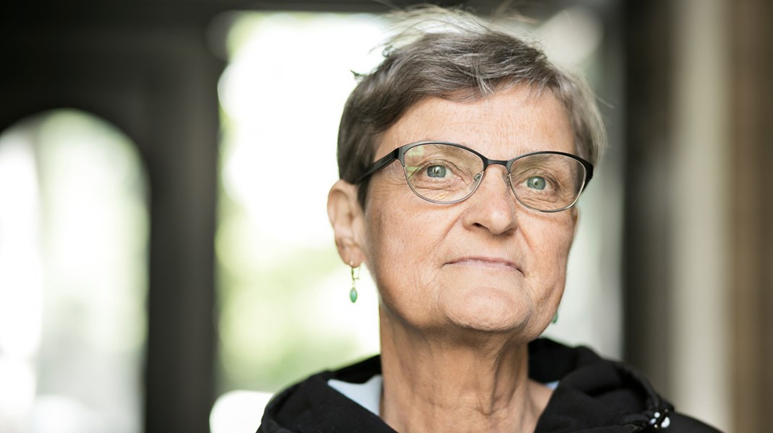 Hvis alt ansvaret&nbsp;for at uddanne kortuddannede voksne ender hos&nbsp;virksomhederne, er det ofte kun de store, der har overskuddet.&nbsp;Det må og skal være et politisk ansvar at sikre, at ingen&nbsp;ender på b-holdet, skriver Hanne Pontoppidan.&nbsp;