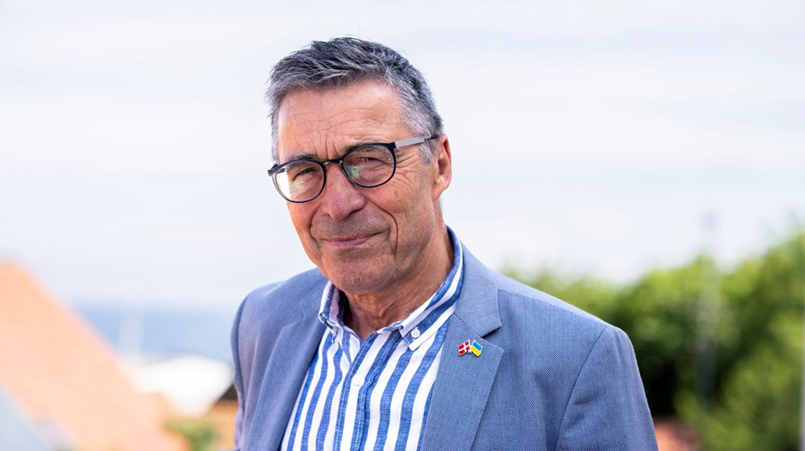 Troels Lund Poulsen nedtoner forventningerne og viser ydmyghed, mens han diskret vil styrke relationerne til lederne i blå lejr.&nbsp;Nogle gange er det slet ikke så tosset at være undervurderet, spørg blot Anders Fogh Rasmussen, skriver Thomas Larsen.