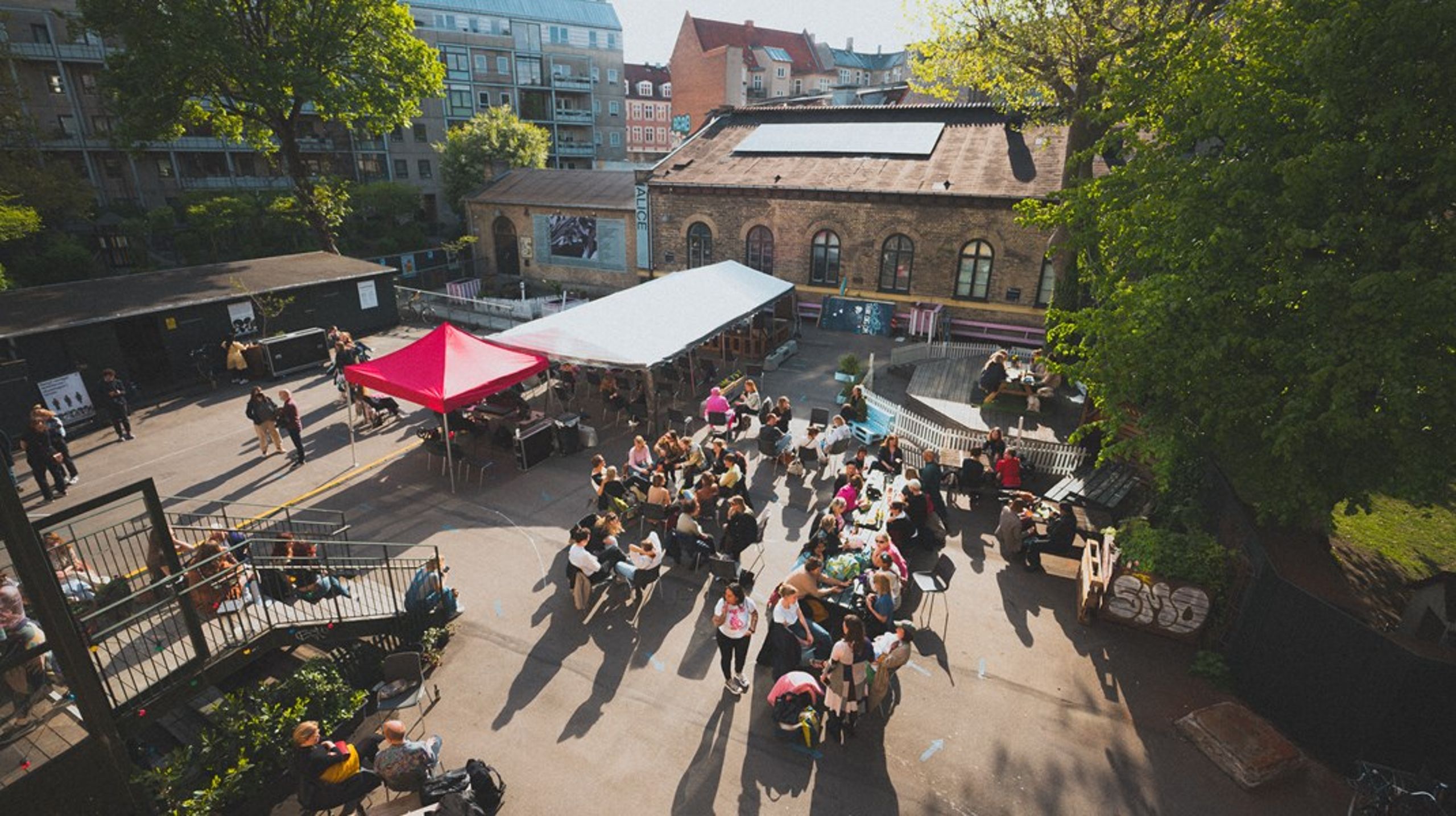 Ifølge&nbsp;Sara Bech Jakobsen&nbsp;er der behov for politisk blåstempling af kulturhusenes arbejde og en national handlingsplan for hele breddekulturen. I den forbindelse ser hun muligheder ved, at der nedsættes en arbejdsgruppe, som kan få identificeret uklarhederne i diverse lovgrundlag.