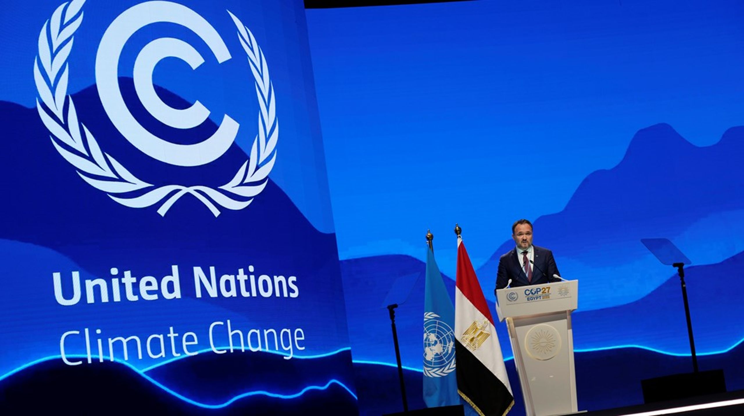 Minister for udviklingssamarbejde og global klimapolitik Dan Jørgensen (S) er en blandt en række af ministre, der lægger vejen forbi Dubai til det to uger lange klimatopmøde, COP28.&nbsp;