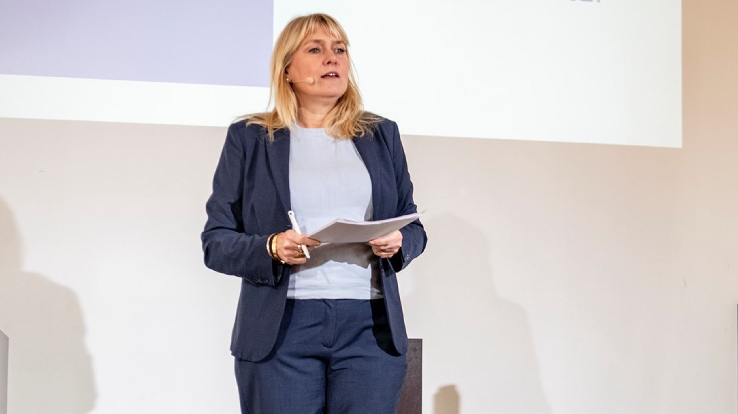 "Det kommer bag på mig, at politikerne ikke lytter til mere end 120 organisationer," siger Laura Auken, centerchef i CFSA, om den dystre melding mandag om, at centrets bevilling i 2024 bliver kraftigt beskåret i forhold til i år.