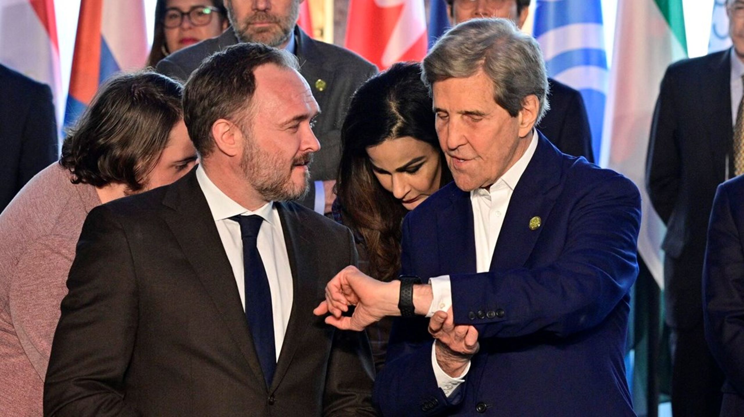Arkivfoto. Danmarks politiske topforhandler, minister for&nbsp;global klimapolitik&nbsp;Dan Jørgensen, og USA's ditto, særlig klimaudsending John Kerry, under et optaktsmøde til COP28 i Berlin i maj 2023.