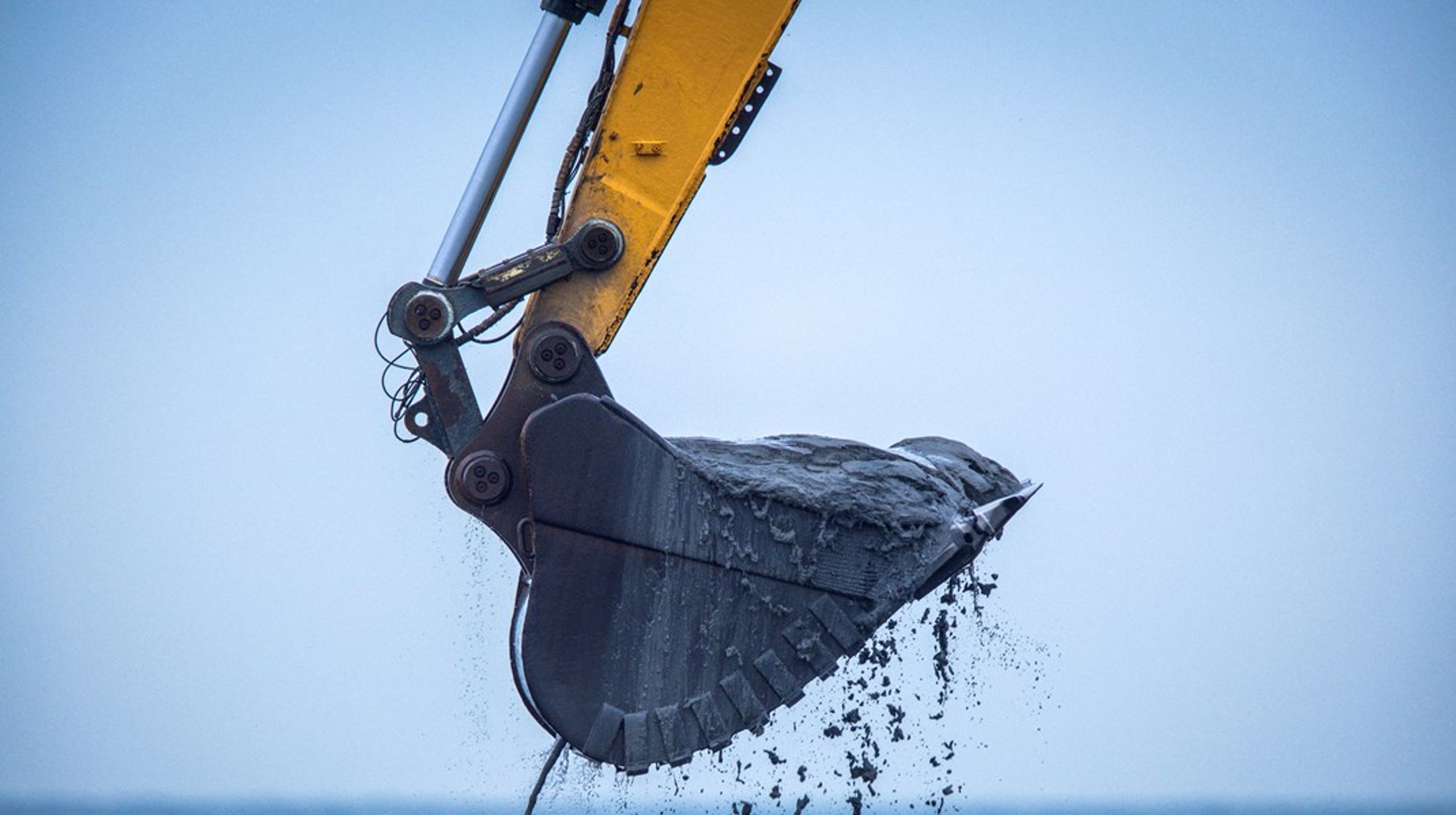 <div>Hvis Rønne Havn ikke får mulighed for at fremtidssikre havnen, får det betydning for havnens kunder og aktiviteter. Dermed presser det også forsyningssikkerheden og samfundsudviklingen på øen.</div>
