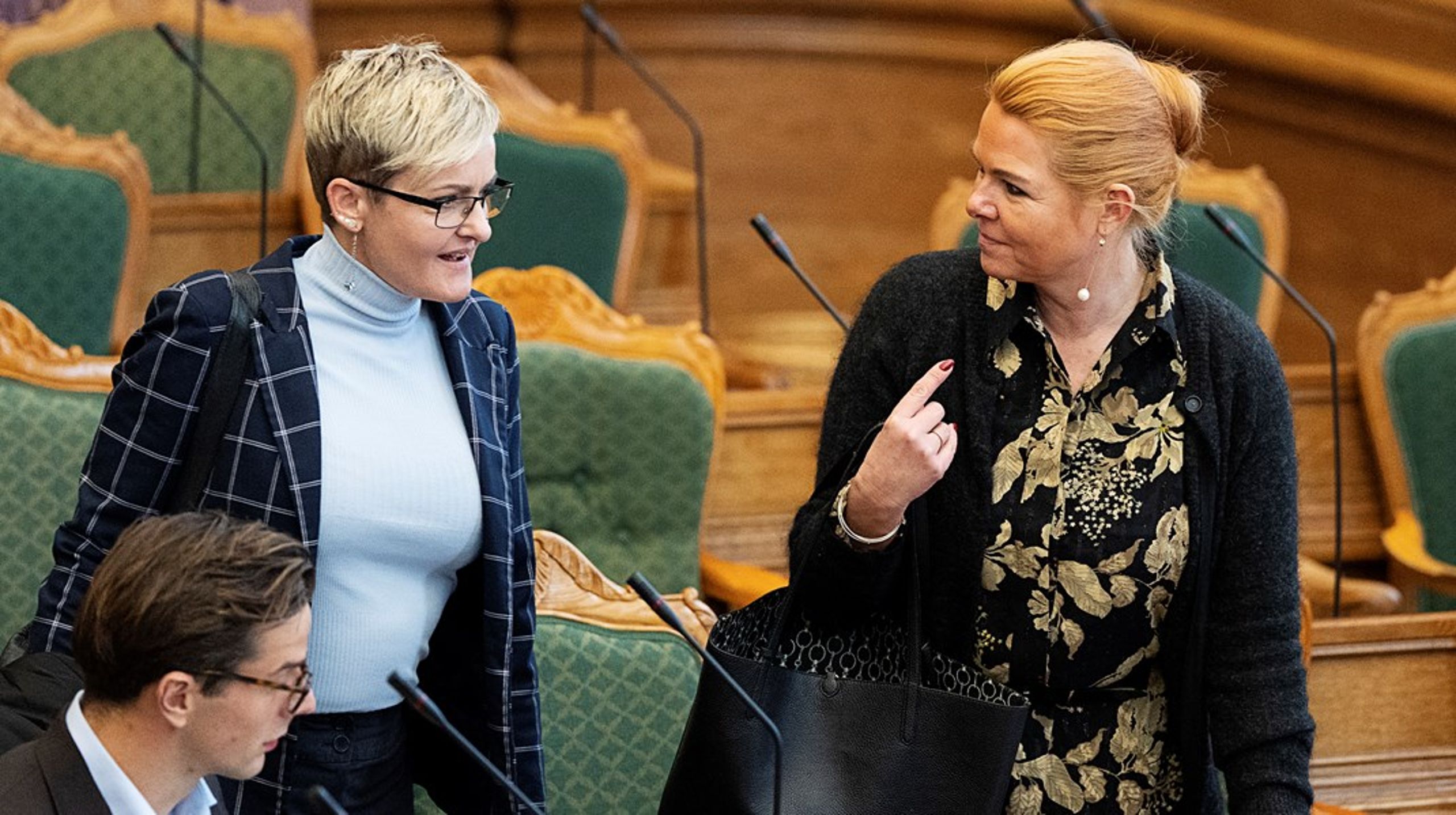 Inger Støjberg (t.h.) har kaldt socialminister Pernille Rosenkrantz-Theil (t.v.) i samråd. Det handler om at nedsætte en undersøgelseskommission, der skal afdække danske myndigheders praksis i forhold til ikke-vestlige mindreåriges ægteskaber.&nbsp;<br><br>