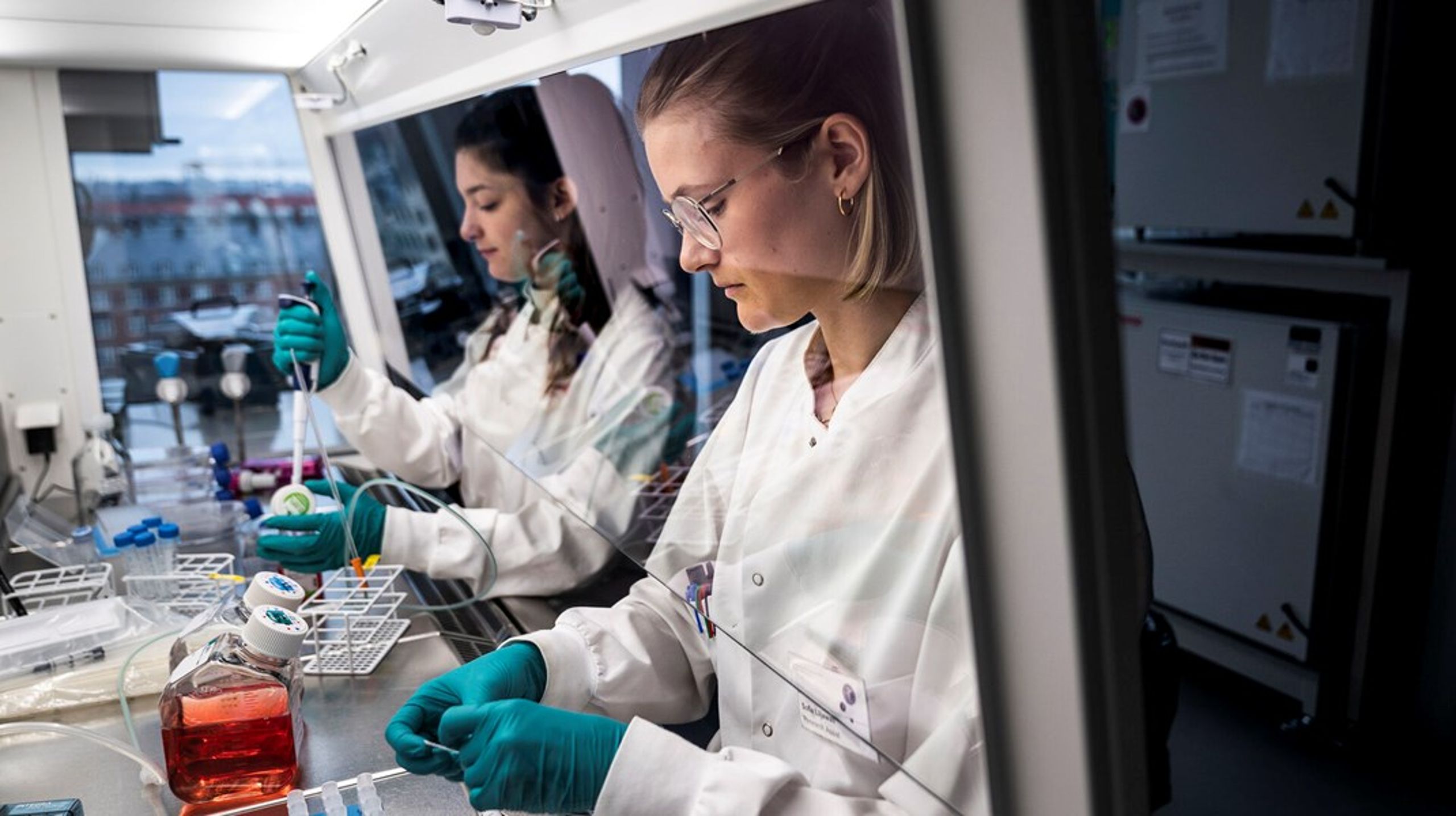 Carlsbergfondets bevilligninger til dansk forskning&nbsp;fordeler sig på alle karrieretrin og skal skabe ny viden om alt fra hormoner, der regulerer blodsukker og fødeindtagelse, til universets første sorte huller og AI’s potentiale til løsning af den mentale sundhedskrise.