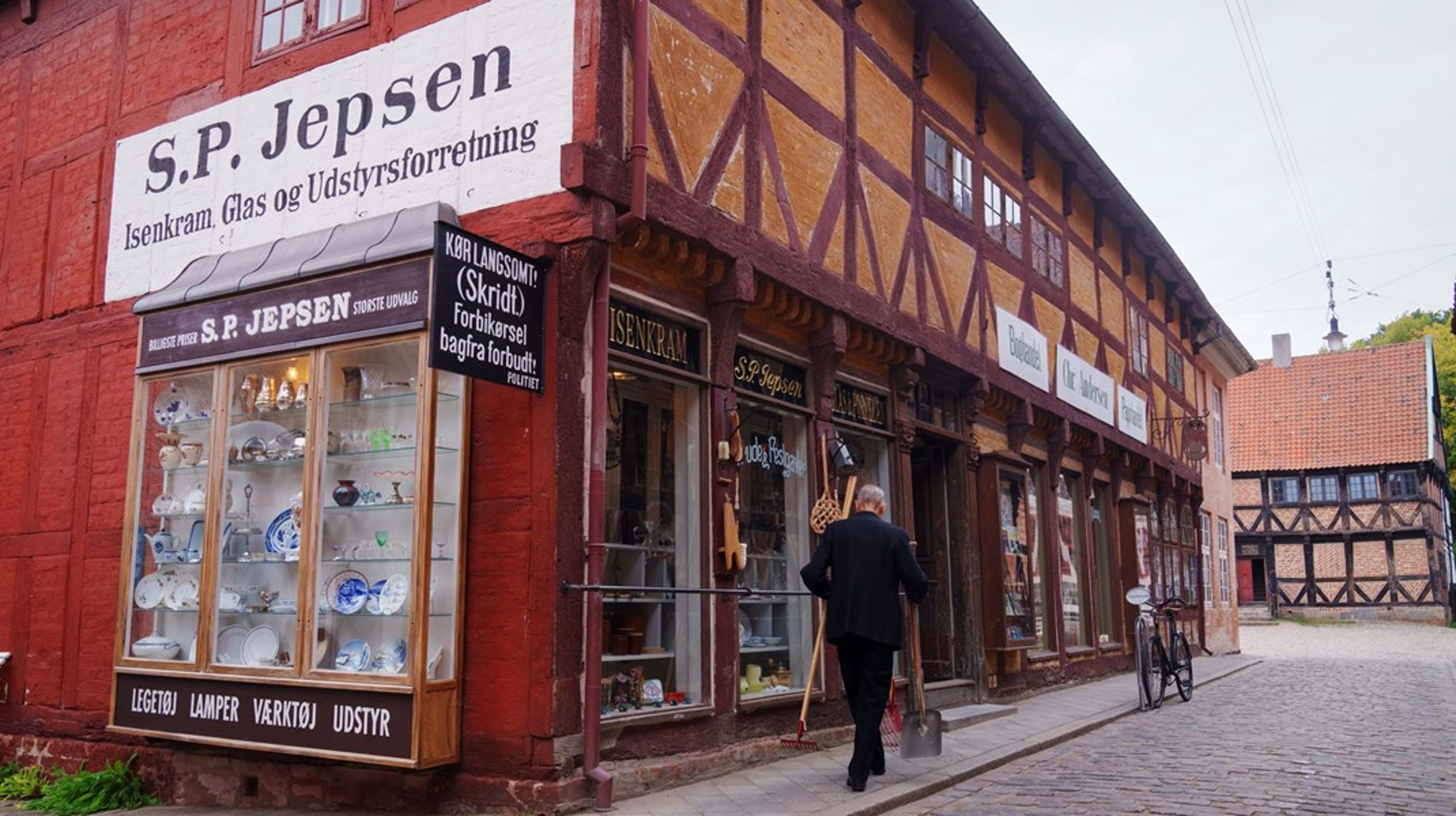 Det bliver antydet, at vi skulle mene, at museerne har det som et ”selvstændigt formål at tjene penge”, og at de skal være ”professionelle forretninger med stor omsætning”. Det er meget langt fra pointen, skriver&nbsp;Erik Balch Frisgaard og Henning Kjærgaard.&nbsp;