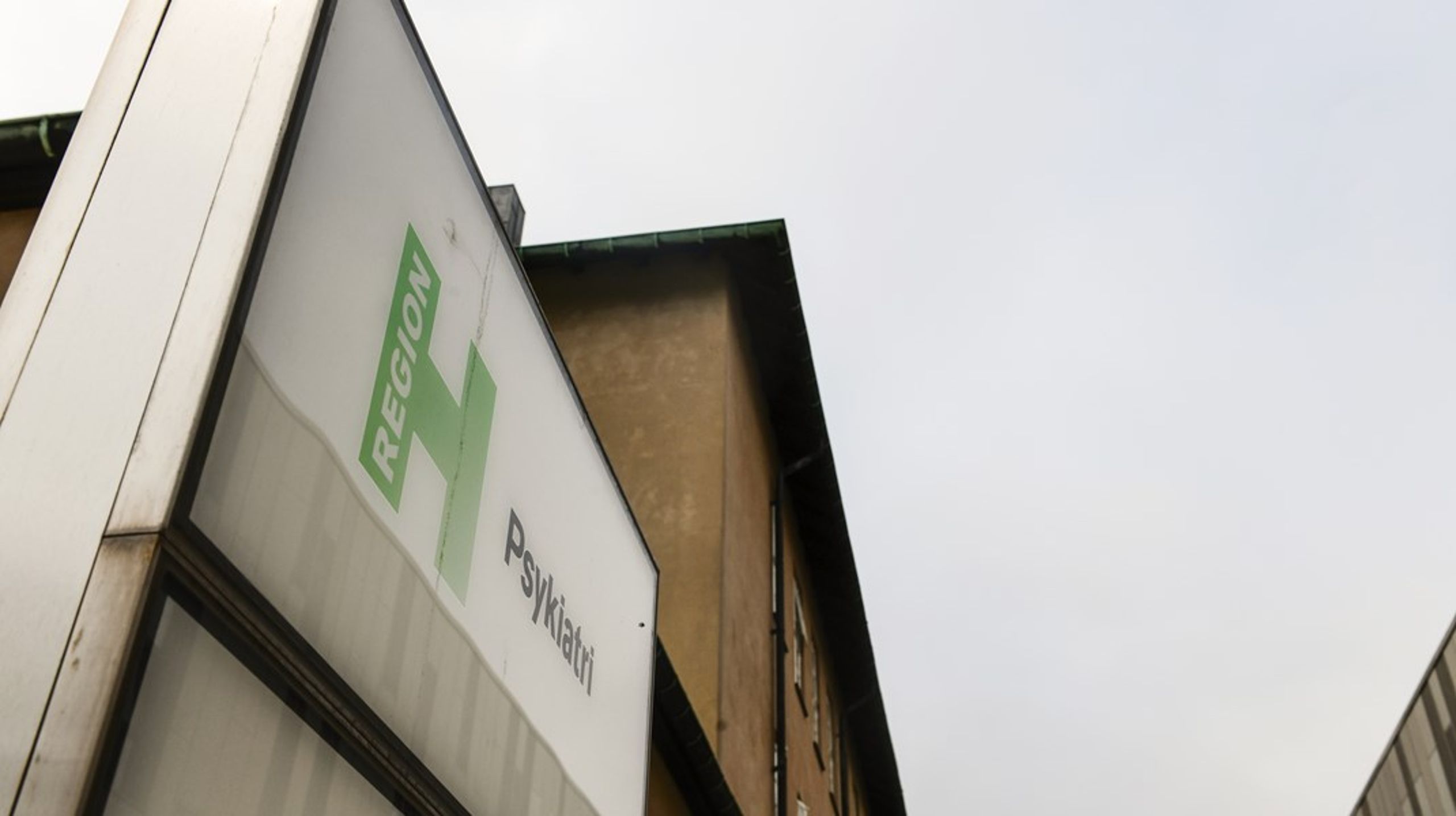 En del borgere med psykisk sygdom, der er dømt for kriminalitet, peger på, at mangelfuld behandling og en utilstrækkelig koordination mellem myndighederne er en direkte årsag til, at de begår kriminalitet.&nbsp;Borgerne har komplekse problemer og bliver mødt af et lige så komplekst system med mange tilbud, der ikke altid hænger sammen, skriver Erik Christensen.