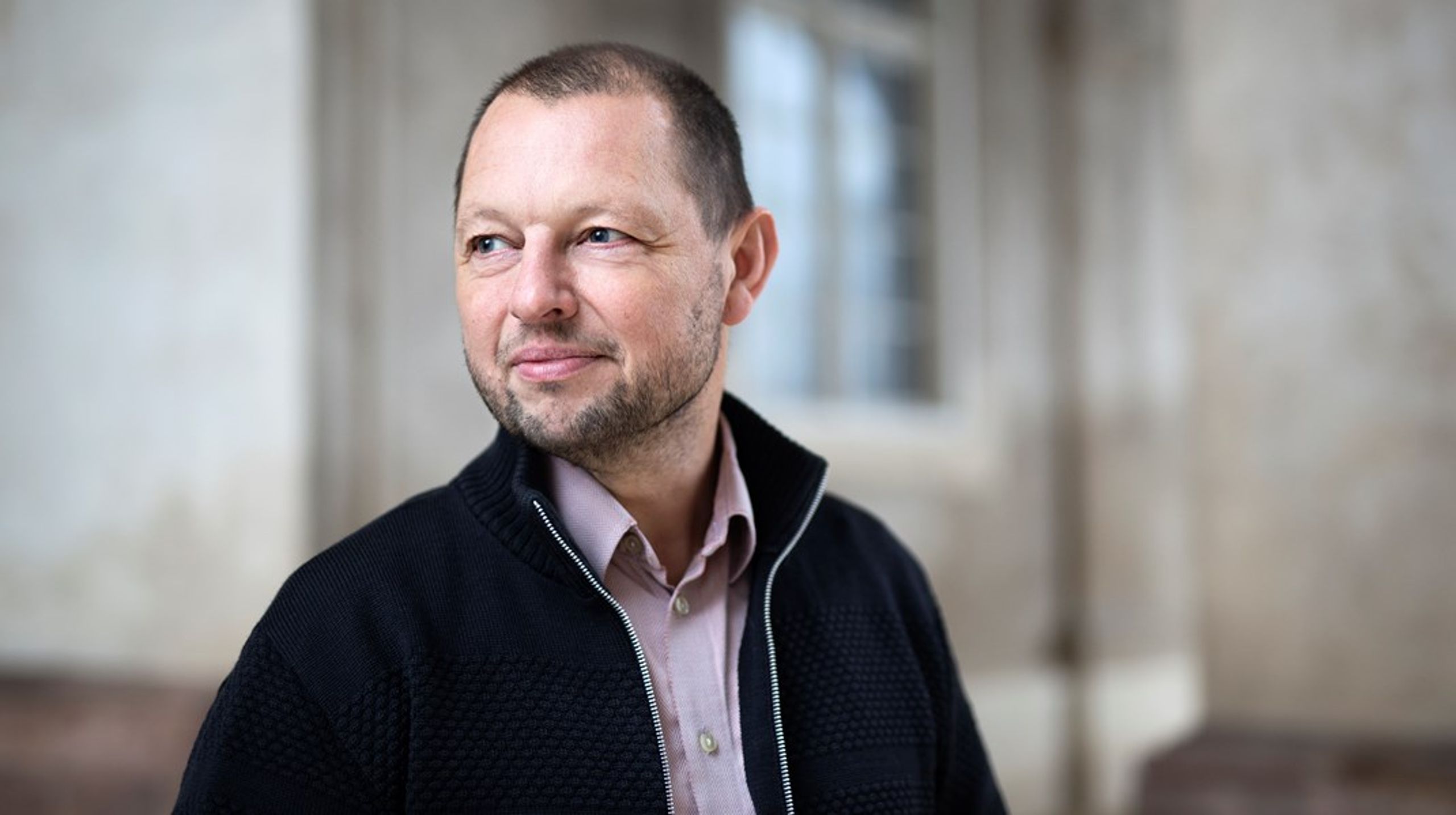 <div>Bogen er fyldt med eksempler og dilemmaer fra virkeligheden, hvor selvstændige organisationer i sektoren balancerer mellem det private og det offentlige, skriver&nbsp;Rasmus Larsen Lindblom.<br></div>