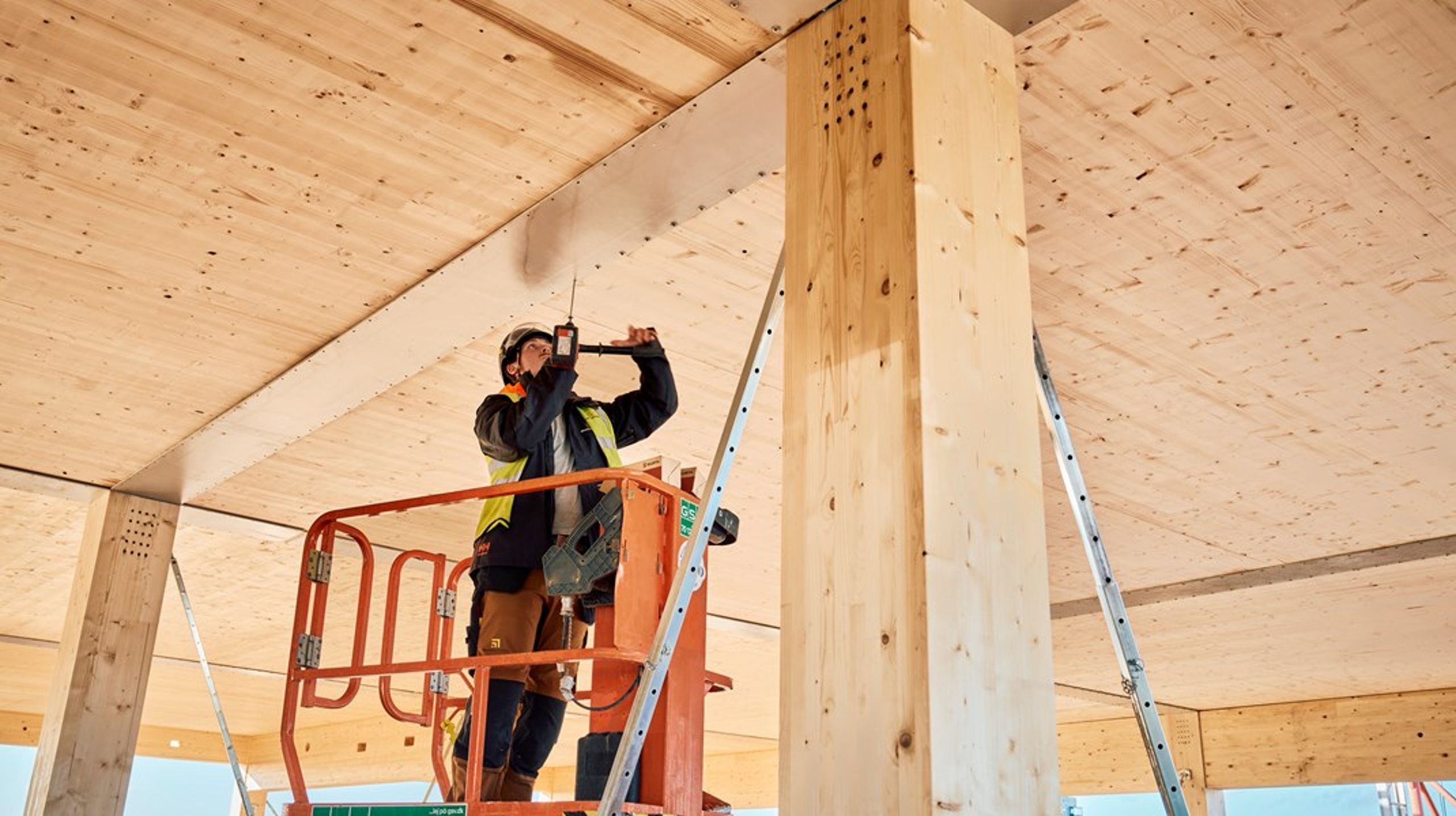 Ifølge&nbsp;<a href="https://www.altinget.dk/hotshot/dk/%20https:/klimaraadet.dk/da/rapport/biomassens-betydning-groen-omstilling" target="_blank" rel="noopener">Klimarådet</a>&nbsp;har&nbsp;Danmark&nbsp;i dag den højeste import af biomasse til energiformål i EU per indbygger. Det giver derfor god mening at designe huse, der er bedre til at holde på varmen,&nbsp;skriver Søren Riis Dietz.