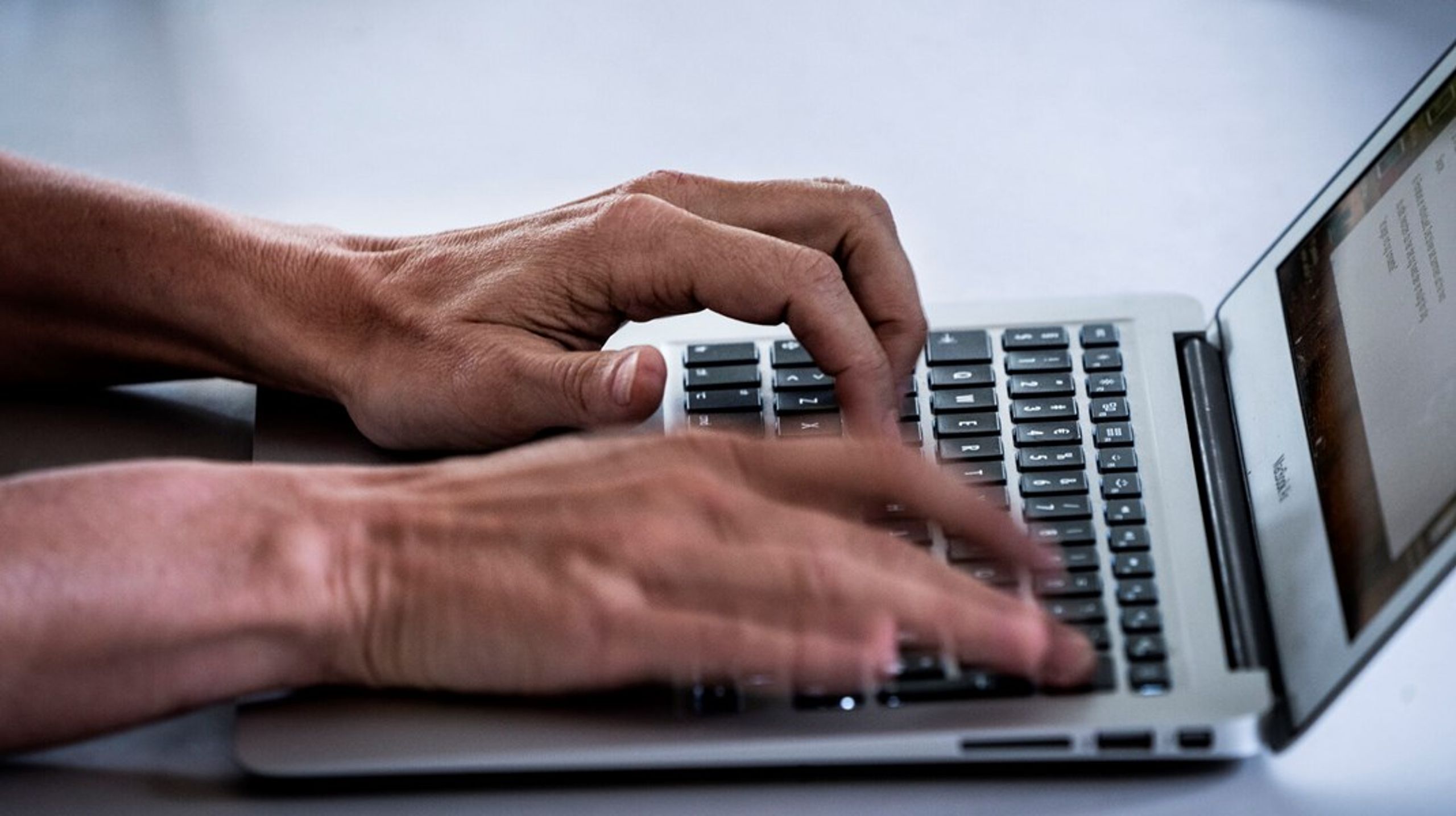 Digitale kompetencer ikke er noget, man kan tilegne sig én gang for alle. Ingen borgere bruger samtlige offentlige digitale værktøjer tilstrækkeligt til at have en gnidningsfri interaktion, skriver fire forskere fra&nbsp;Center for Humanistisk Sundhedsforskning ved Københavns Universitet.