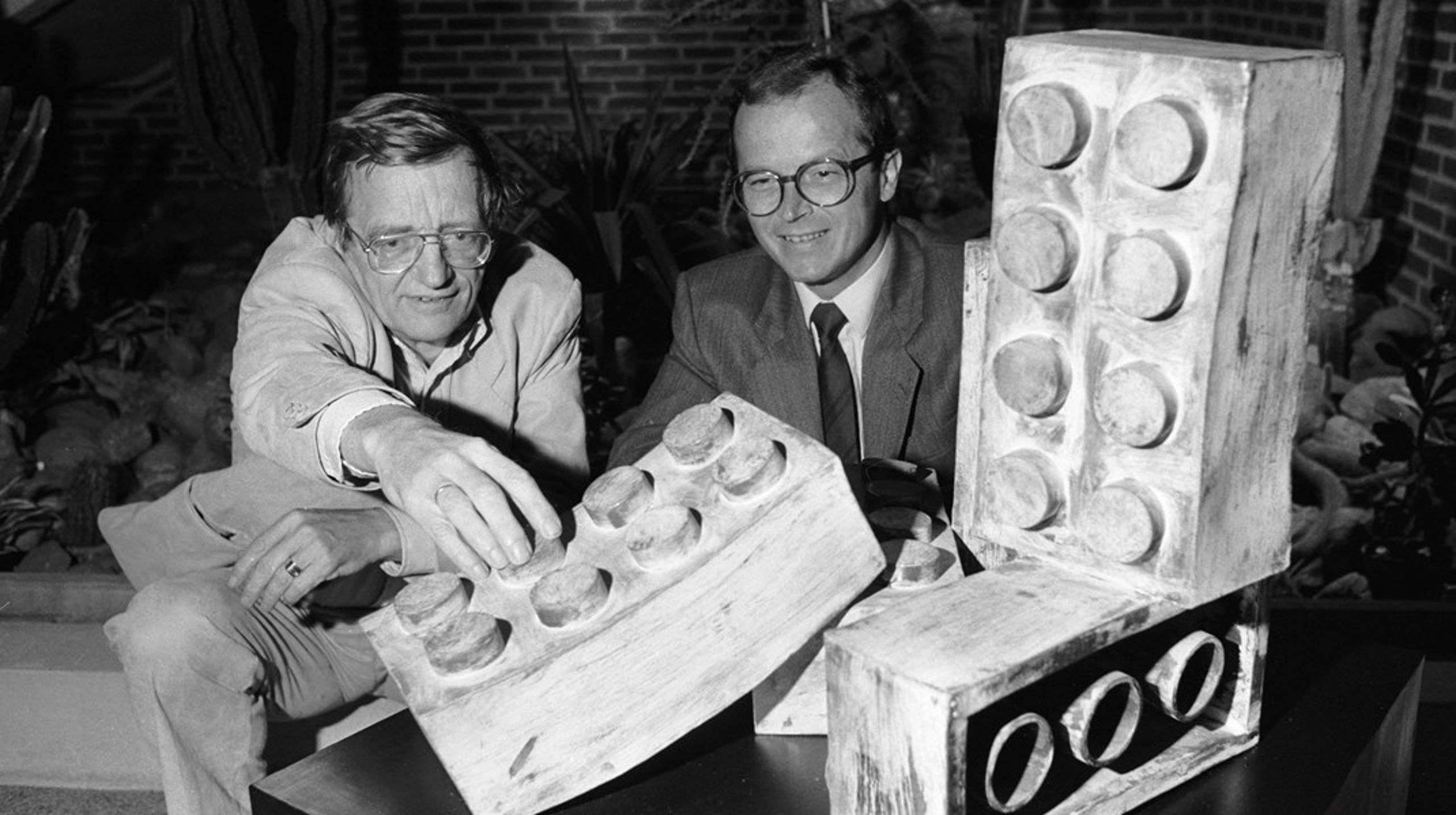 Per Sørensen (t.v.) og Kjeld Kirk Kristiansen (t.h.), der er tidligere henholdsvis direktør og administrerende direktør i Lego.