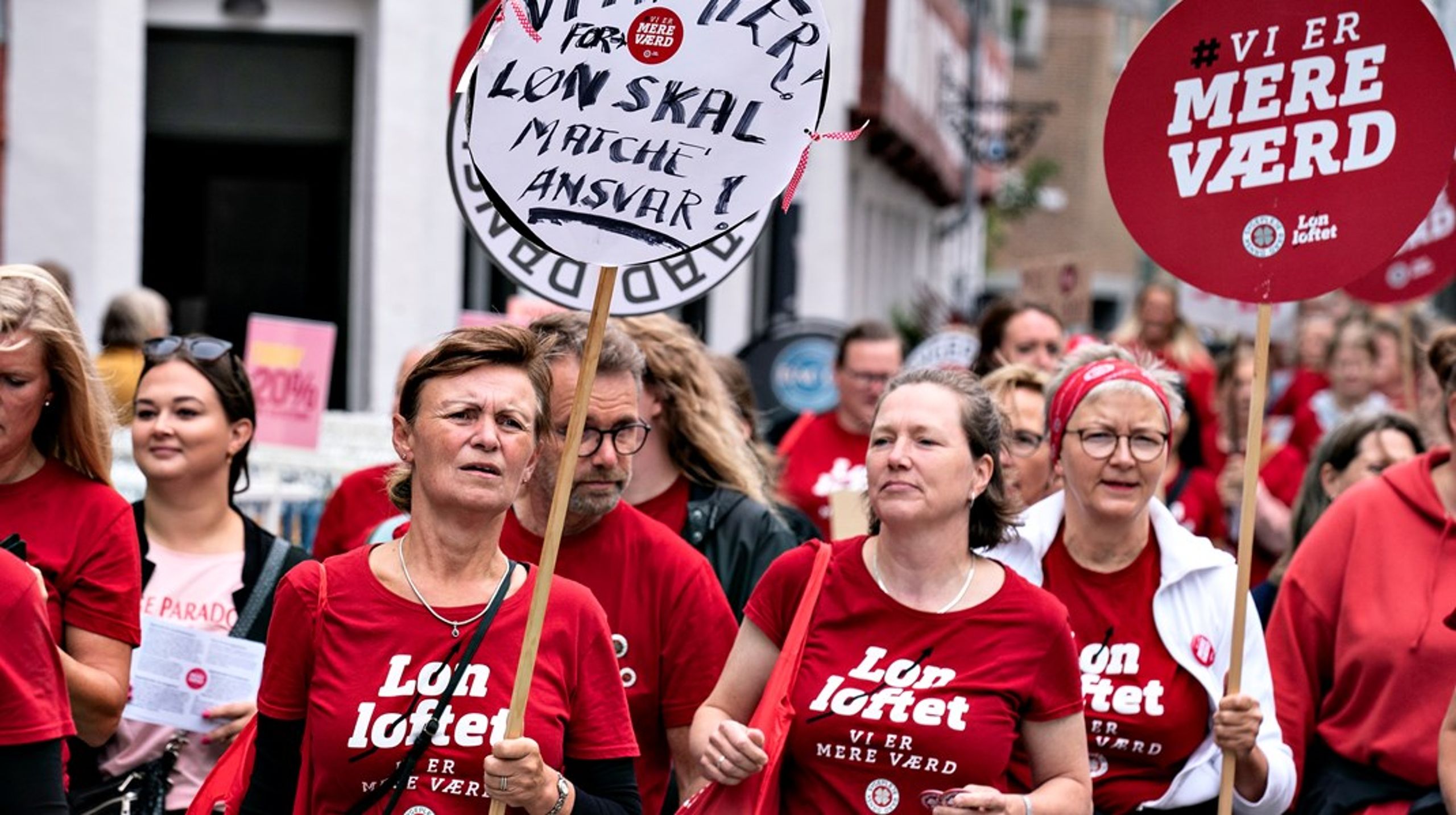 Lønstrukturkomiteen, der blev nedsat på baggrund af sygeplejerskernes strejke i 2021,&nbsp;viste, at vi har et stærkt kønsopdelt arbejdsmarked, og at de kvindedominerende fag ligger lønmæssigt under forventet niveau, hvis man ser på uddannelse, erfaring og ledelsesansvar, skriver Nanna Susé.