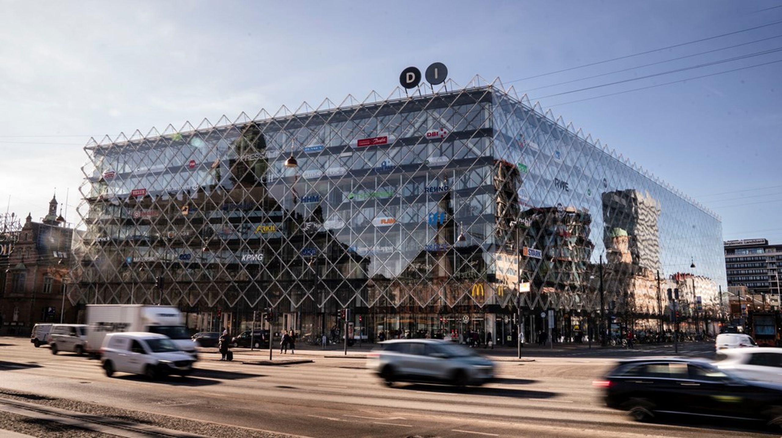 Mens Dansk Industri modarbejder en lovbestemt frist for, hvornår regninger mellem virksomheder skal betales, vil de have kommuner til at lave hurtigere afregning til virksomheder.