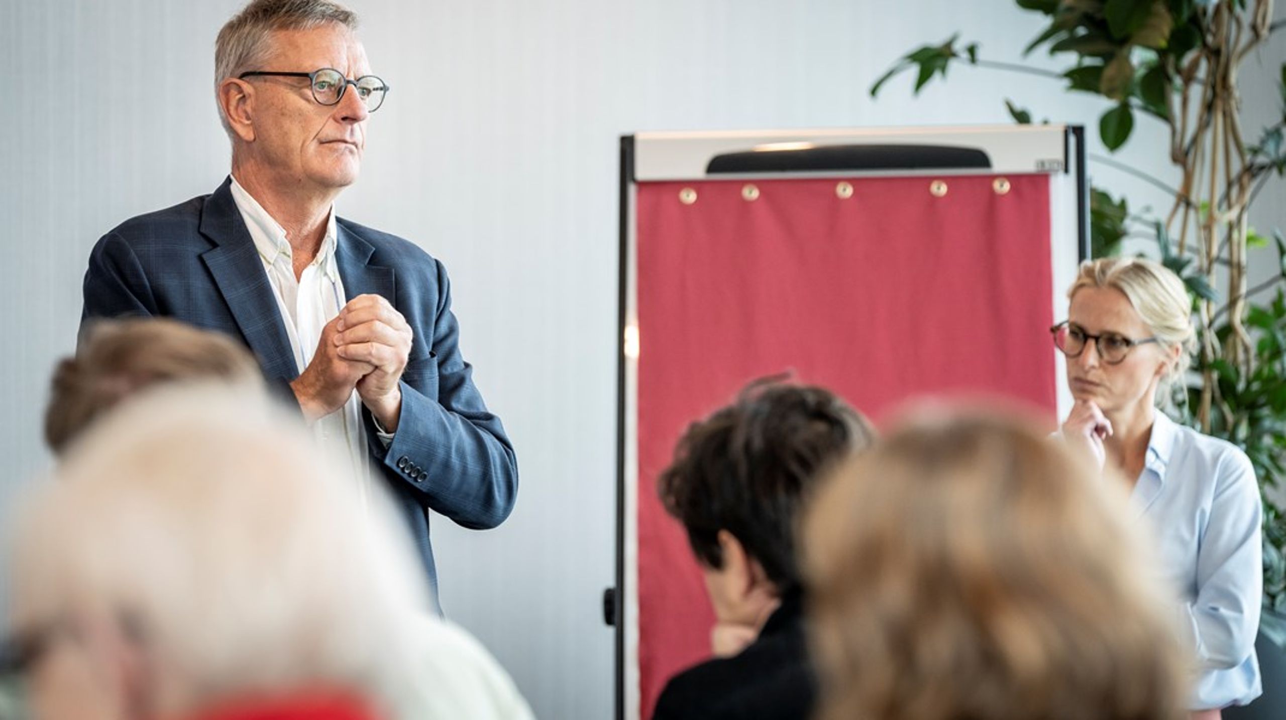 Formand for Etisk Råd Leif Vestergaard Pedersen har onsdag offentliggjort de nye anbefalinger om undersøgelser af fostre.&nbsp;