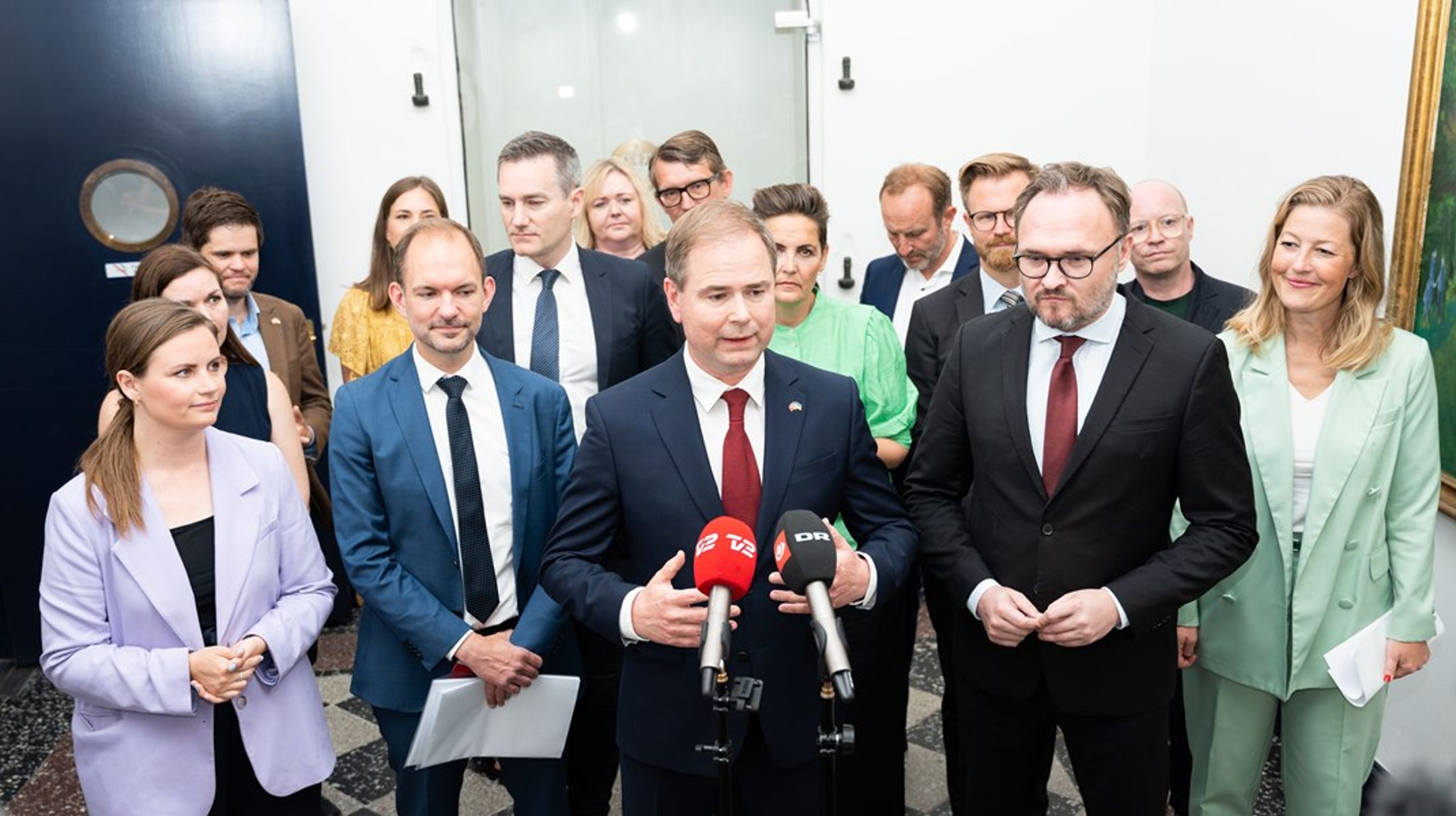 Mange nye folk er kommet til siden grøn fond blev etableret i 2022. Nu bliver de første midler fordelt. Kassemesteren i midten, finansminister Nicolai Wammen (S),&nbsp;er dog den samme.