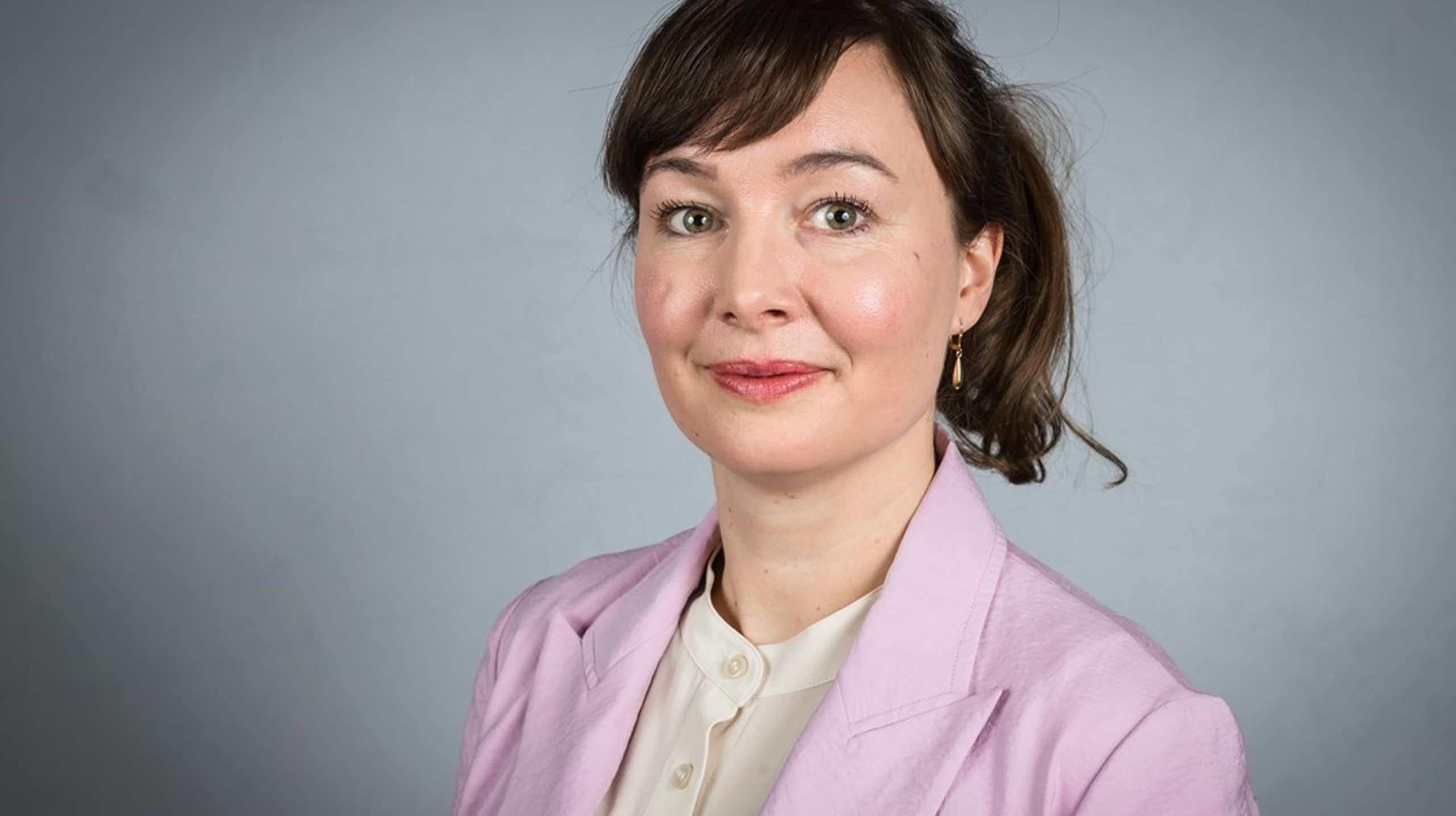 Det kan på mange måder være en god ide at løsne op for reglerne om afgangseksamen og dermed nedsætte presset på eleverne i udskolingen.&nbsp;Der er ingen tvivl om, at eleverne er pressede, skriver Katrine Fylking.