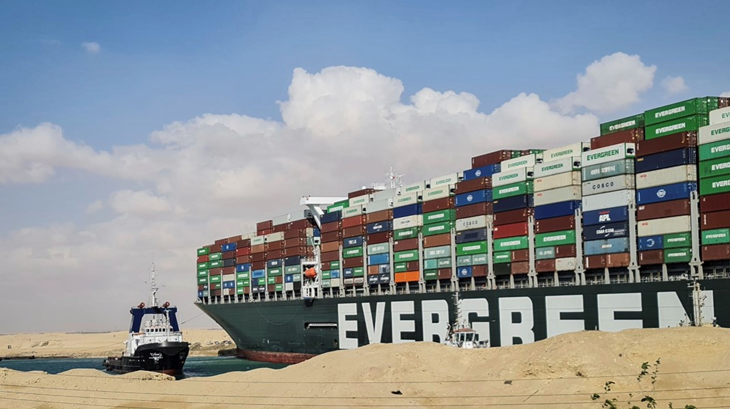 Hvis de sidste fem år har lært europæiske ledere noget, så er det, at Europa er blevet for afhængige af resten af verden.
Da fragtskibet Ever Given satte sig på tværs i Suezkanalen, gav manglen på asiatiske mikrochips lang ventetid på mobiltelefoner og biler.
Derfor har vi brug for en stærk europæisk industri, skriver Jacob Ruben Hansen.