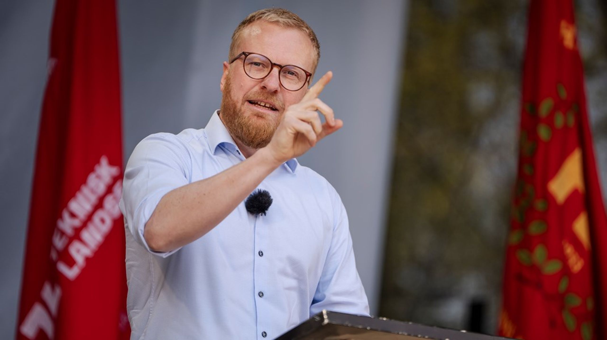 FH-formand Morten Skov vil ikke afvise at indgå en aftale om udenlandsk arbejdskraft, hvis regeringen skulle foreslå en ny ordning. Men det kræver blandt andet, at regeringen fortsætter sine investeringer i uddannelse, og at arbejdsgiverne tager ansvar for at hjælpe flere ledige ind på arbejdsmarkedet.&nbsp;