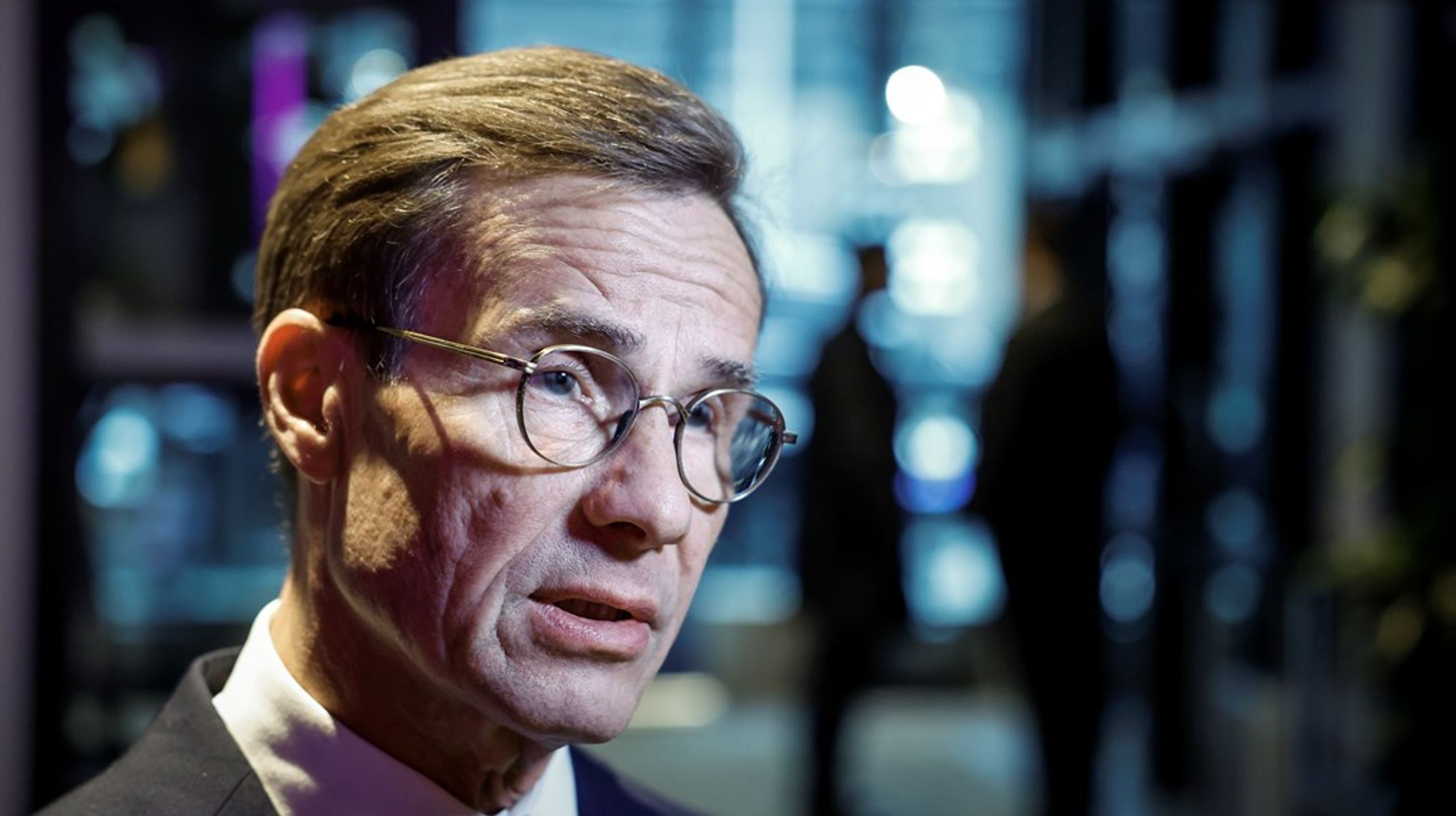 Den svenske statsminister, Ulf Kristersson,&nbsp;møder kritik for ikke at have inviteret de selvstyrende områder Færøerne, Åland og Grønland til topmøde i Nordisk Råd, som Sverige er formandsland for.<br>