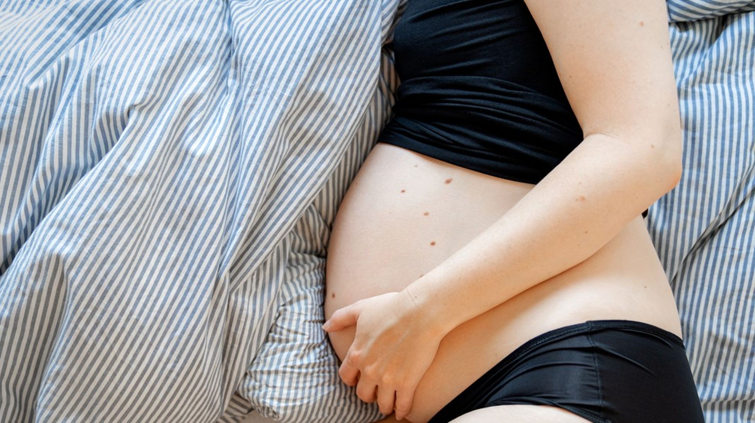 Der er en rettighedskonflikt i
abortspørgsmålet mellem kvindens ret over egen krop og livsplanlægning og
fosterets ret til beskyttelse, skriver&nbsp;<a target="" rel="">Kerstin Hoffmann.</a>