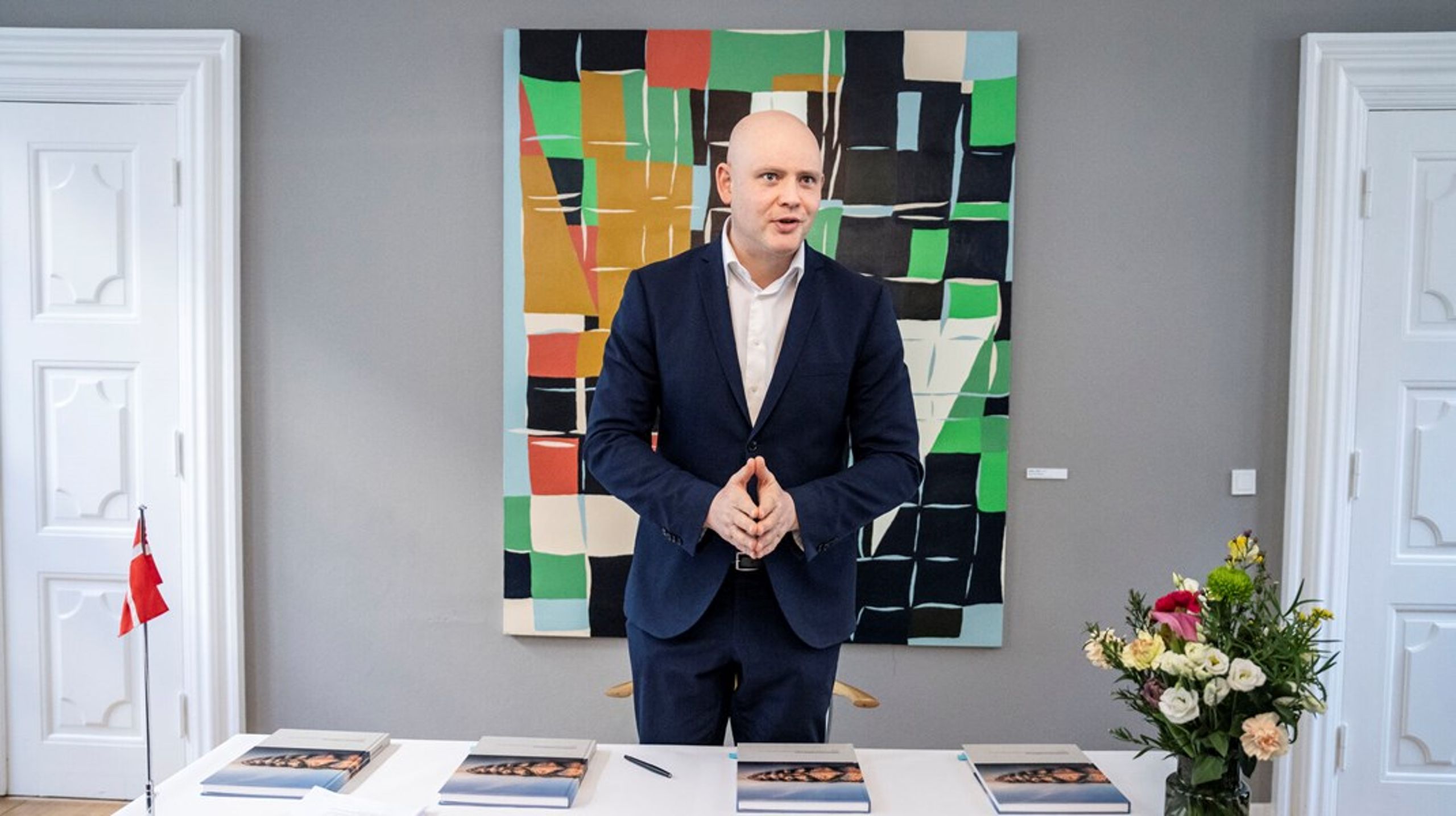 Kulturminister Jakob
Engel-Schmidt præsenterede sammen med en række ordførere en aftale om en ny
museumsreform torsdag eftermiddag.