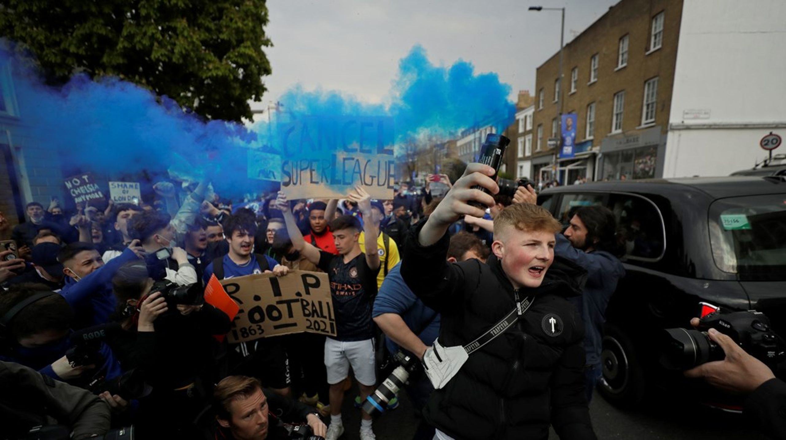 Den mest opsigtsvækkende sag er den såkaldte superligasag, hvor omkring ti fodboldklubber ønskede at oprette en liga og samtidig forblive medlemmer af den europæiske fodboldbevægelse og deltage i UEFA-turneringer, skriver Stefan Bergh, der er præsident for Den Europæiske Ngo for Sport, Engso.