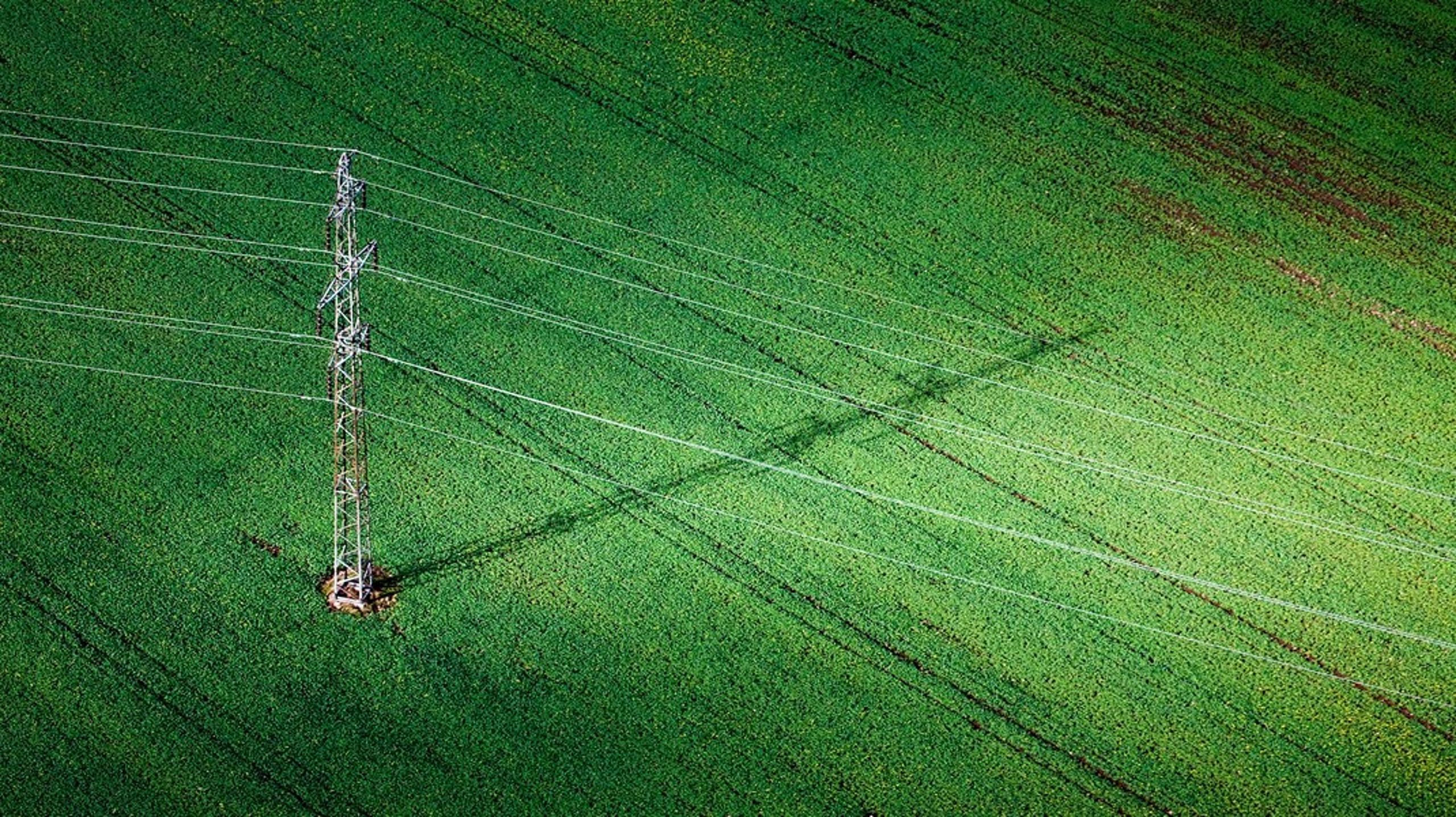 Det er positivt, at netselskaberne snart får bedre muligheder for at investere i kabler og udstyr gennem et grønt tillæg.&nbsp;Det giver bedre muligheder for at investere i infrastrukturen, inden behovet opstår.&nbsp;Spørgsmålet er, om det er nok, skriver&nbsp;Ulrich Bang.