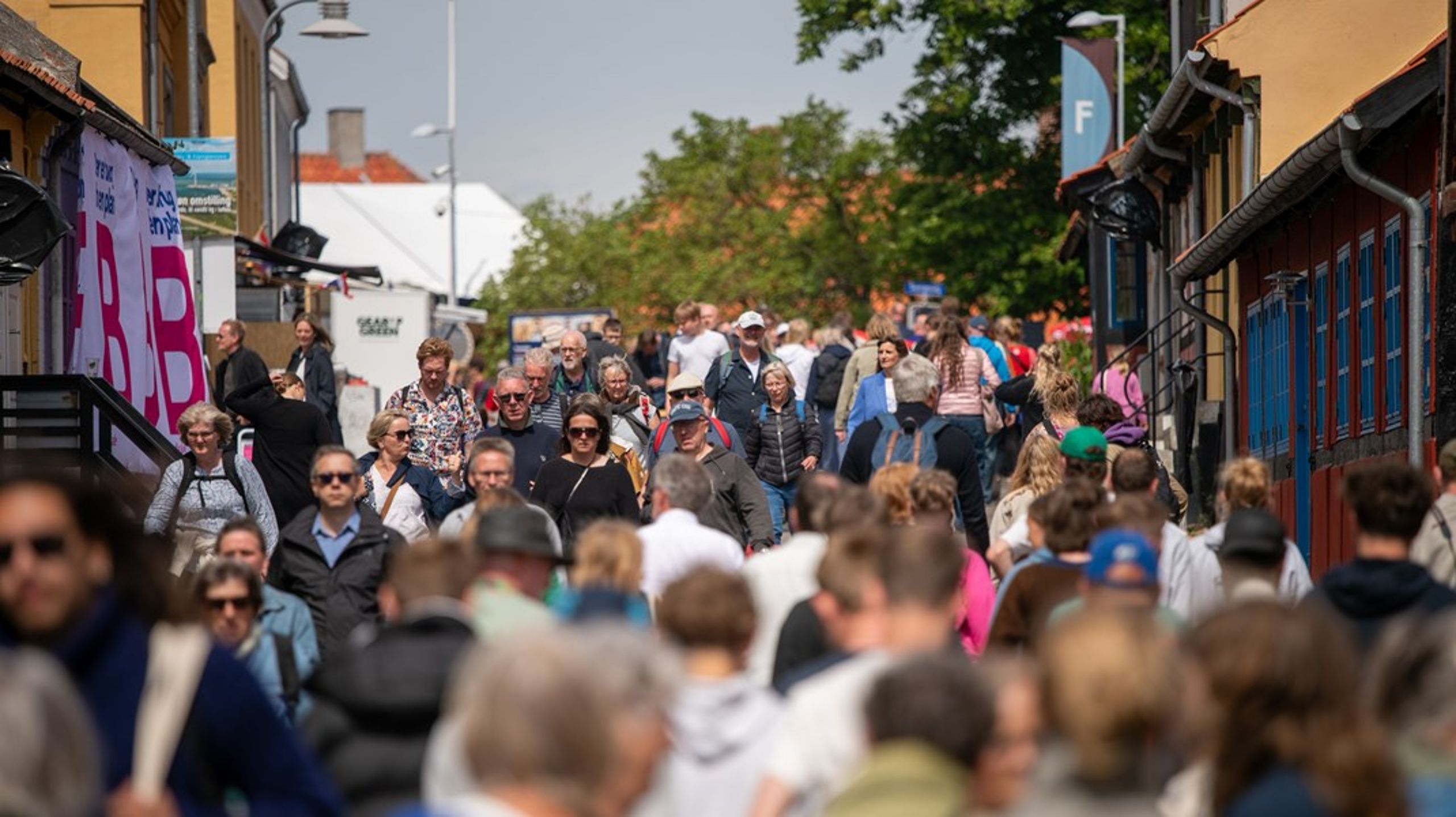 Flere politikere og aktører mener, at der er en både stigende og trist tendens, at der bliver afholdt middage og receptioner, som er lukkede for langt de fleste af Folkemødets gæster.