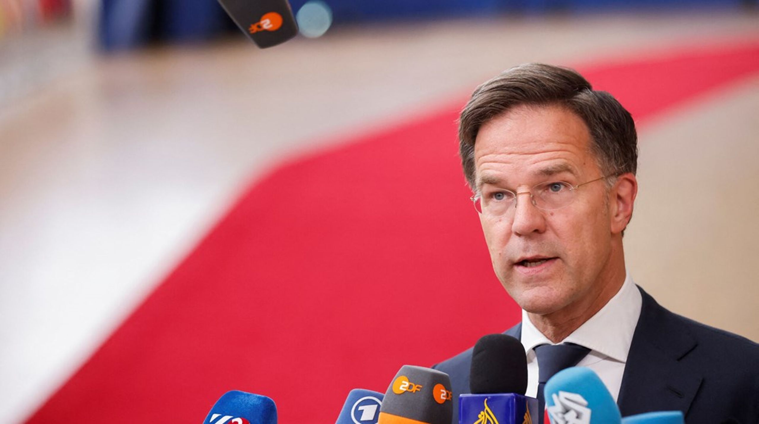 Den afgående hollandske statsminister Mark Rutte står til at blive Natos næste generalsekretær efter at Rumæniens præsident har trukket sit kandidatur.&nbsp;