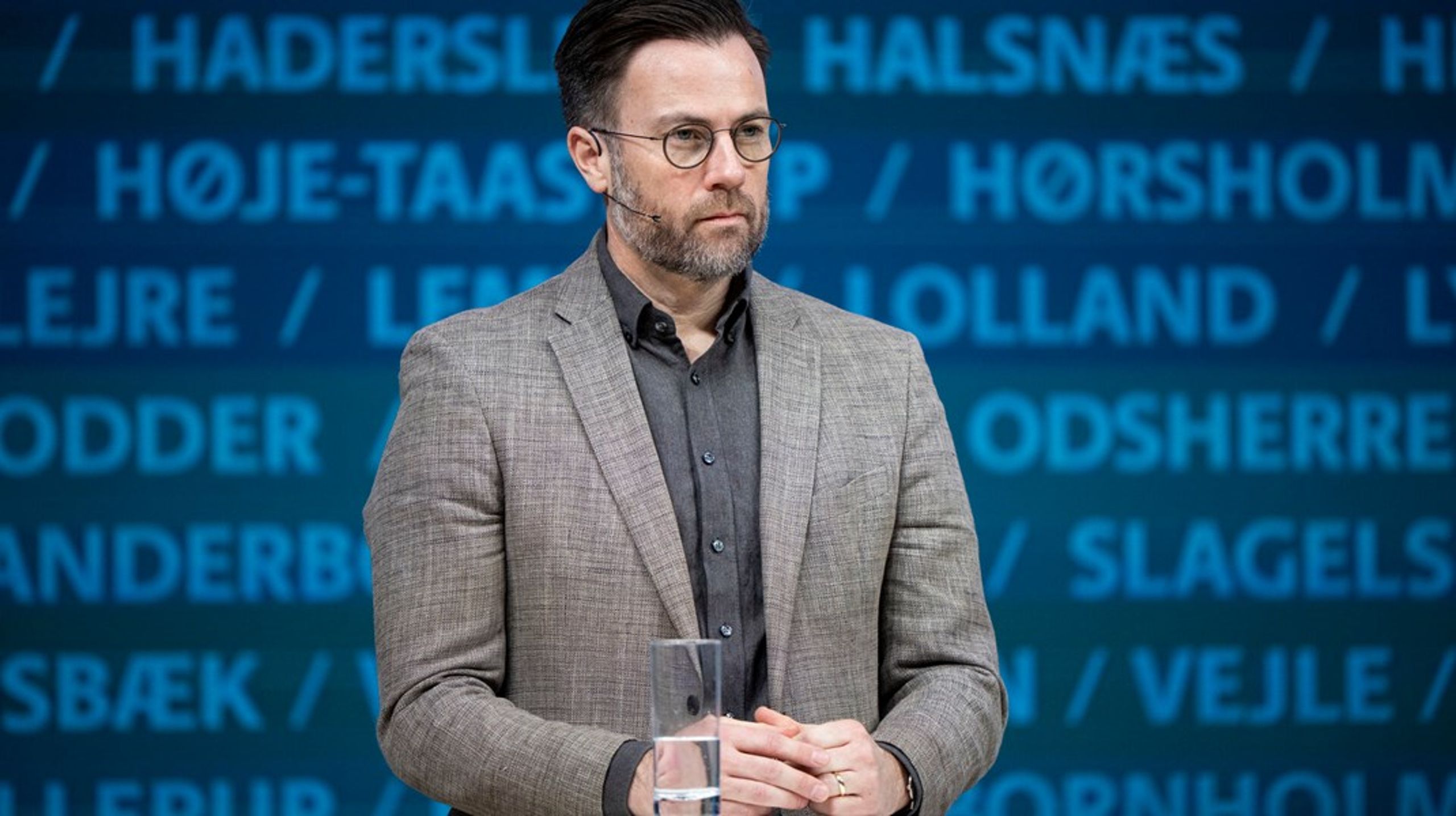 Formand for KL's udvalg for arbejdsmarked og borgerservice, Odense-borgmester Peter Rahbæk Juel (S), mener godt, at der kan spares penge på kommunernes beskæftigelsesindsats. Men ikke nødvendigvis tre milliarder kroner, som regeringen vil.<br>