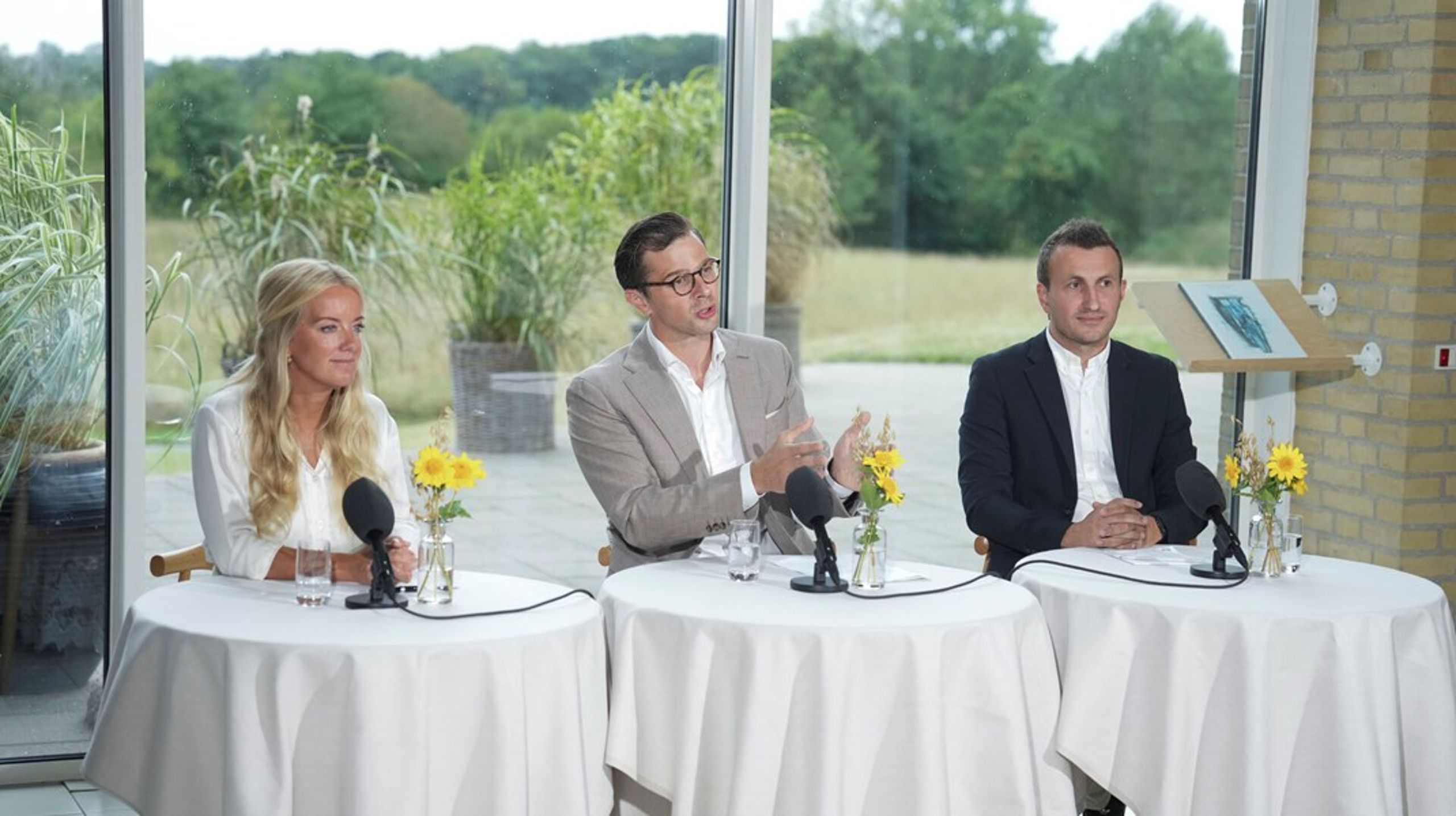 Hvis en blå regering skal blive en realitet igen, skal partierne "måske lade fortiden være fortiden" fortæller Formand for Liberal Alliance&nbsp;Alex Vanopslagh til partiets sommergruppemøde