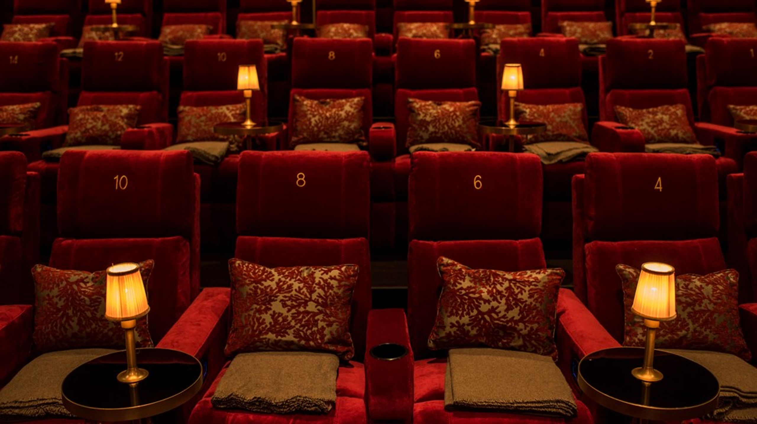 Danmark har en kedelige særstatus som et af de to europæiske lande, der ikke har en produktionsrabat,&nbsp;hvor udenlandske filmproducenter får en andel af produktionsomkostningerne refunderet fra statskassen i det land, skriver&nbsp;Niklas Winther.