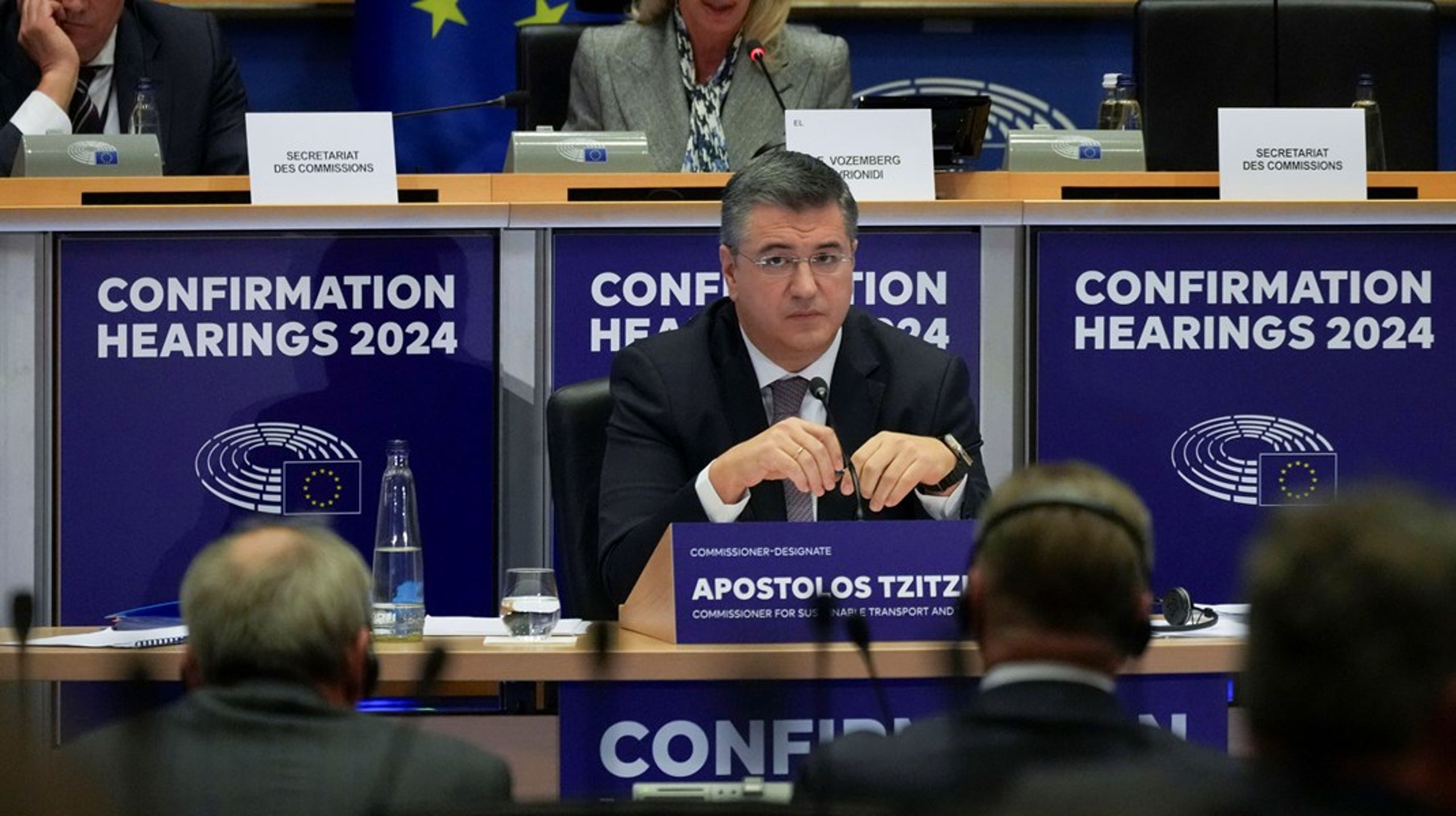 Apostolos Tzitzikostas blev mandag aften godkendt som ny kommissær efter tre timers høring i Europa-Parlamentet.&nbsp;